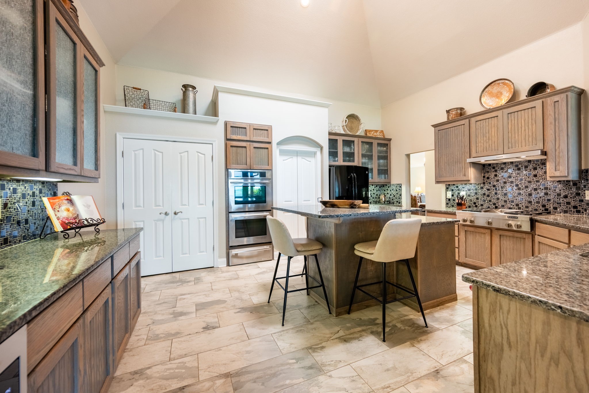 4006 Lakeside Drive