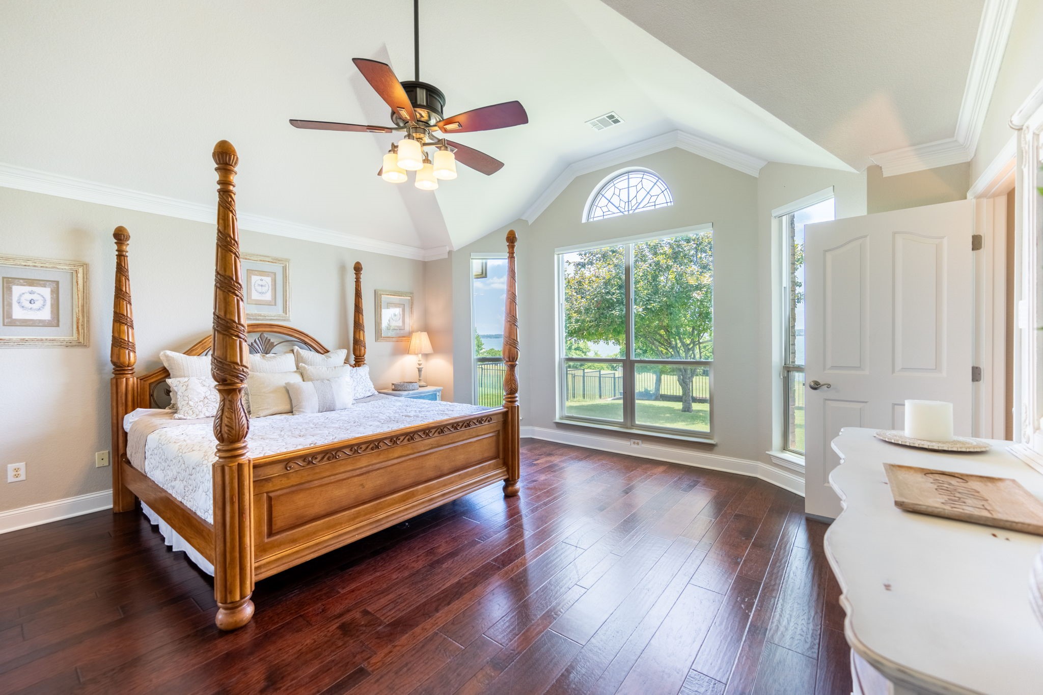 4006 Lakeside Drive