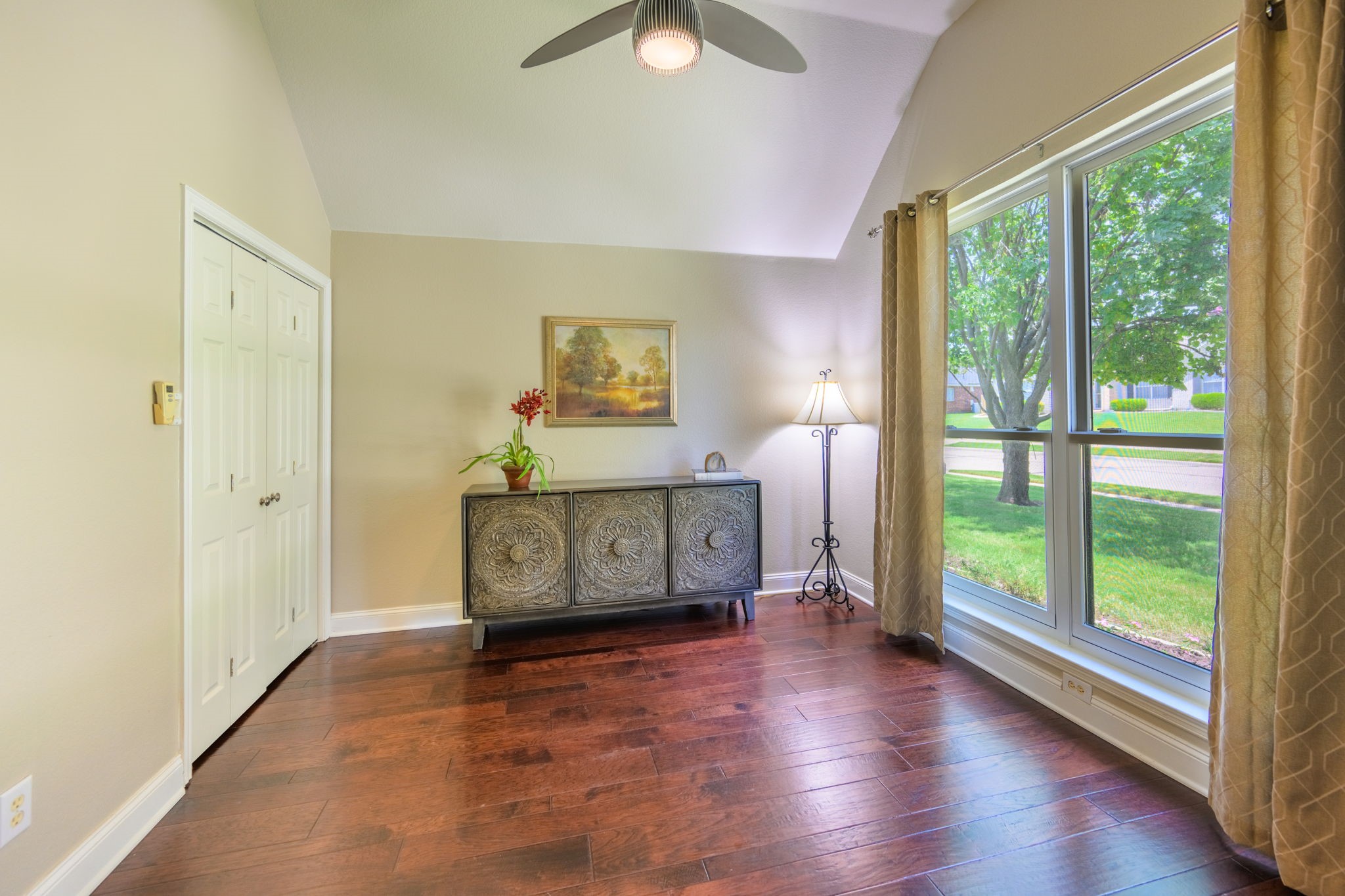 4006 Lakeside Drive