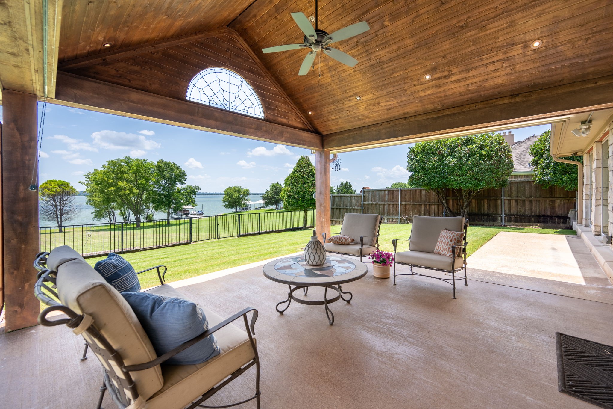 4006 Lakeside Drive