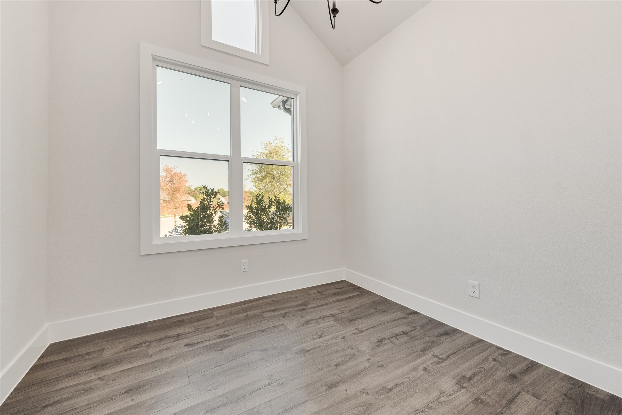 1349 Benjamin Trail