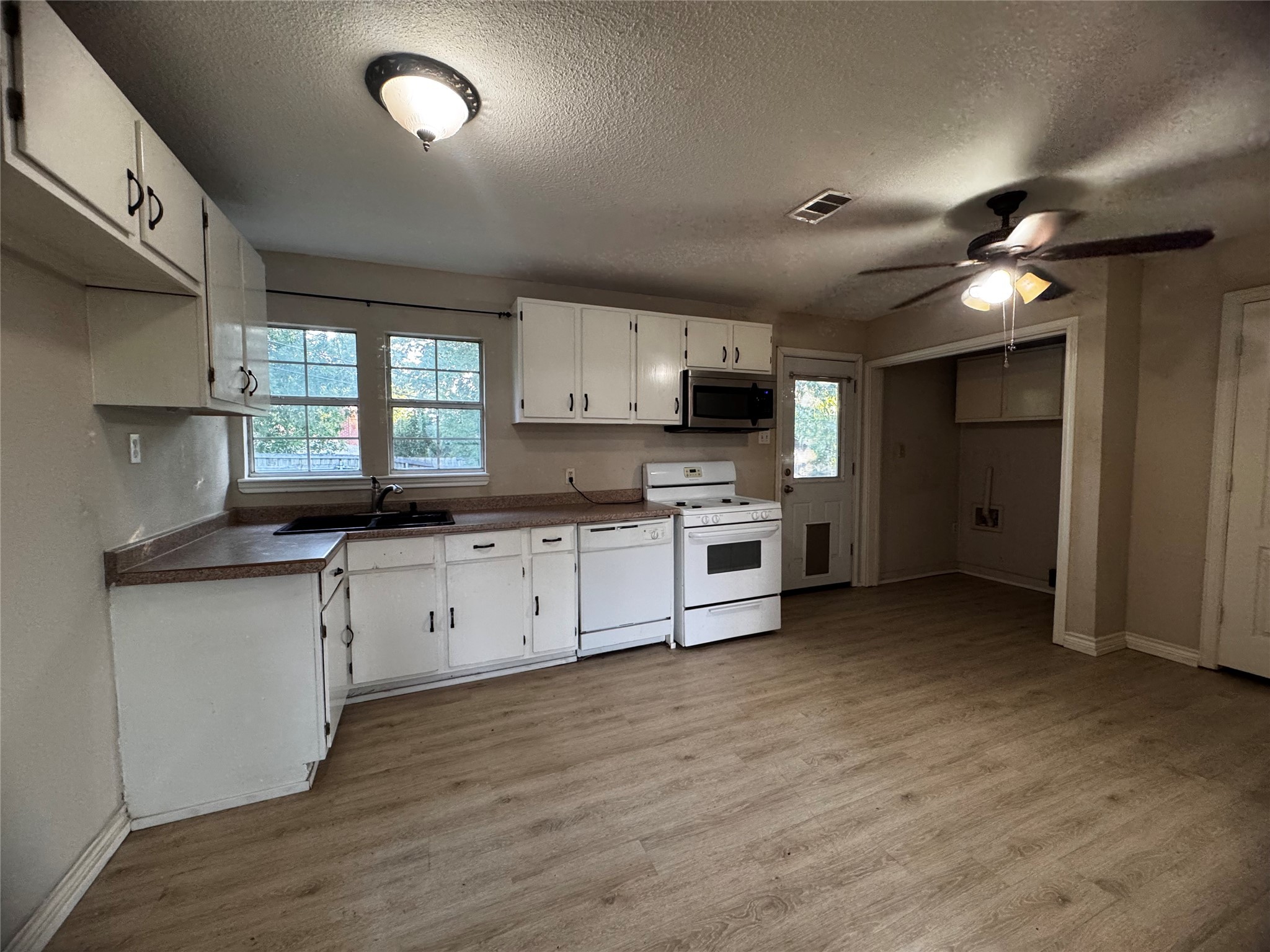 203 Joe White Street