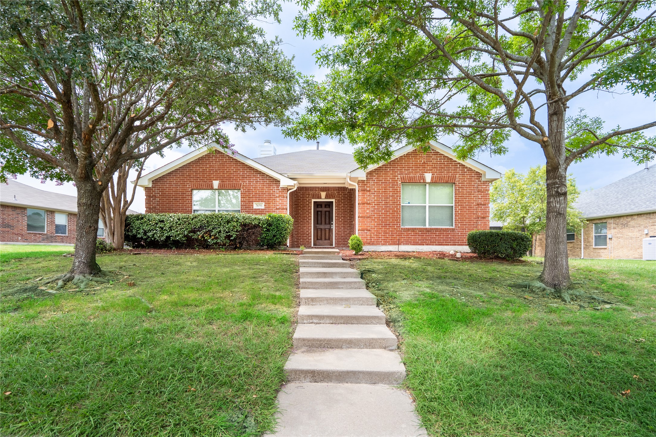 3696 Chestnut Trail