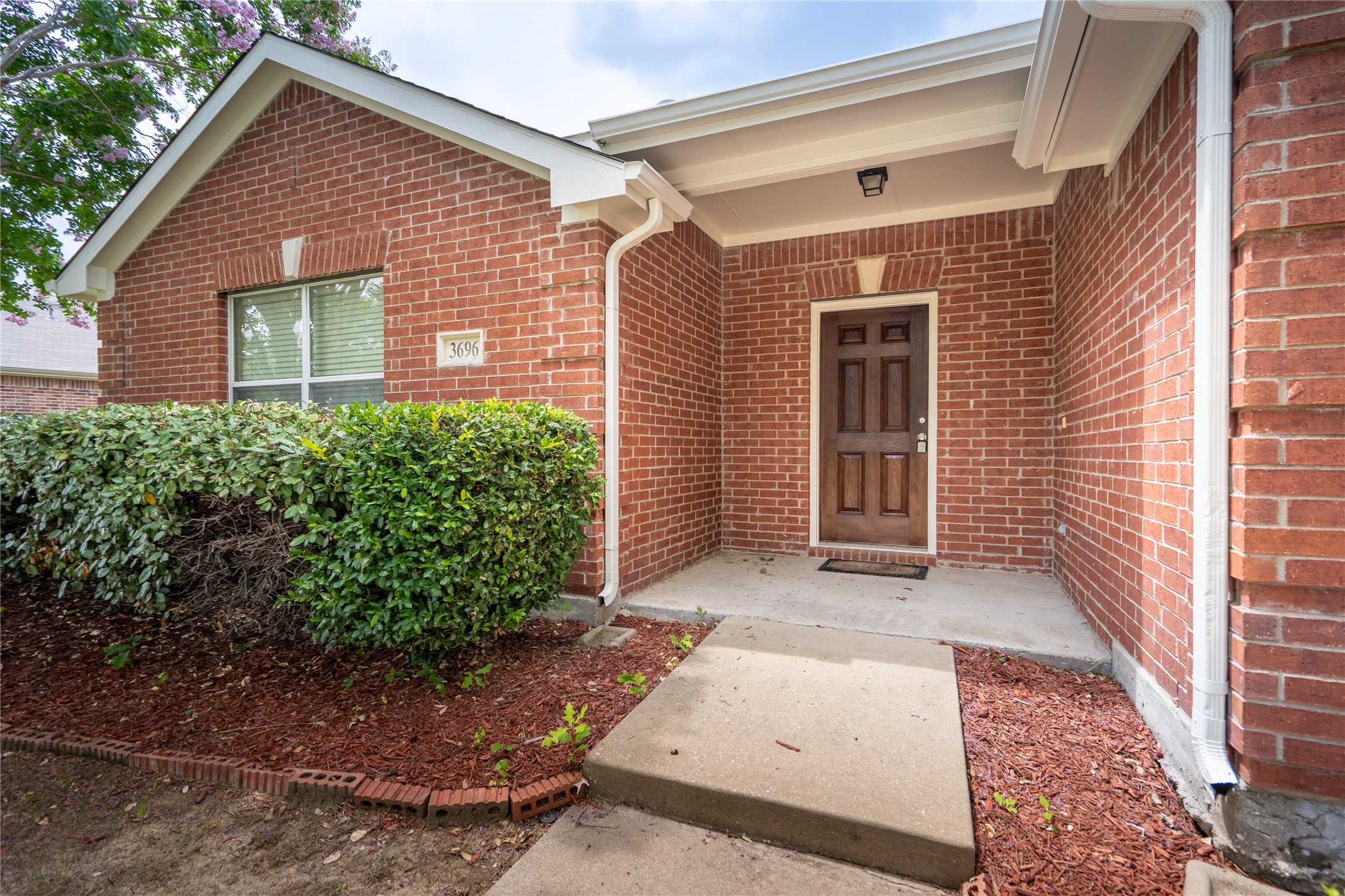 3696 Chestnut Trail
