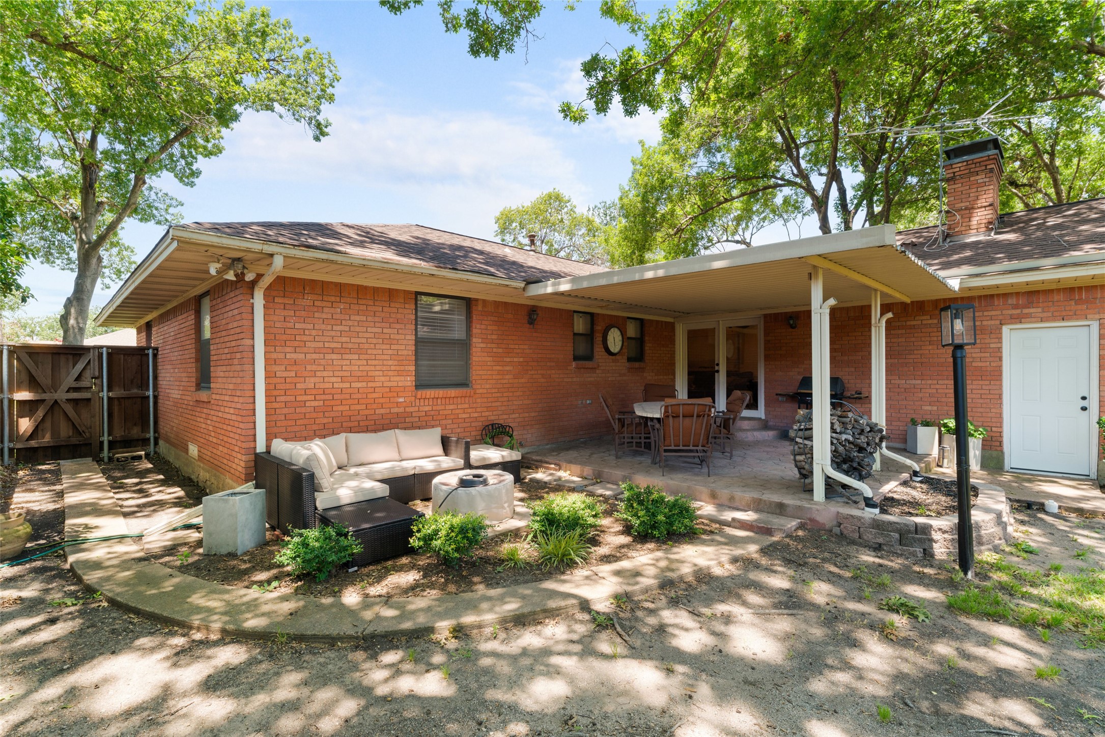 2118 Lansdowne Drive