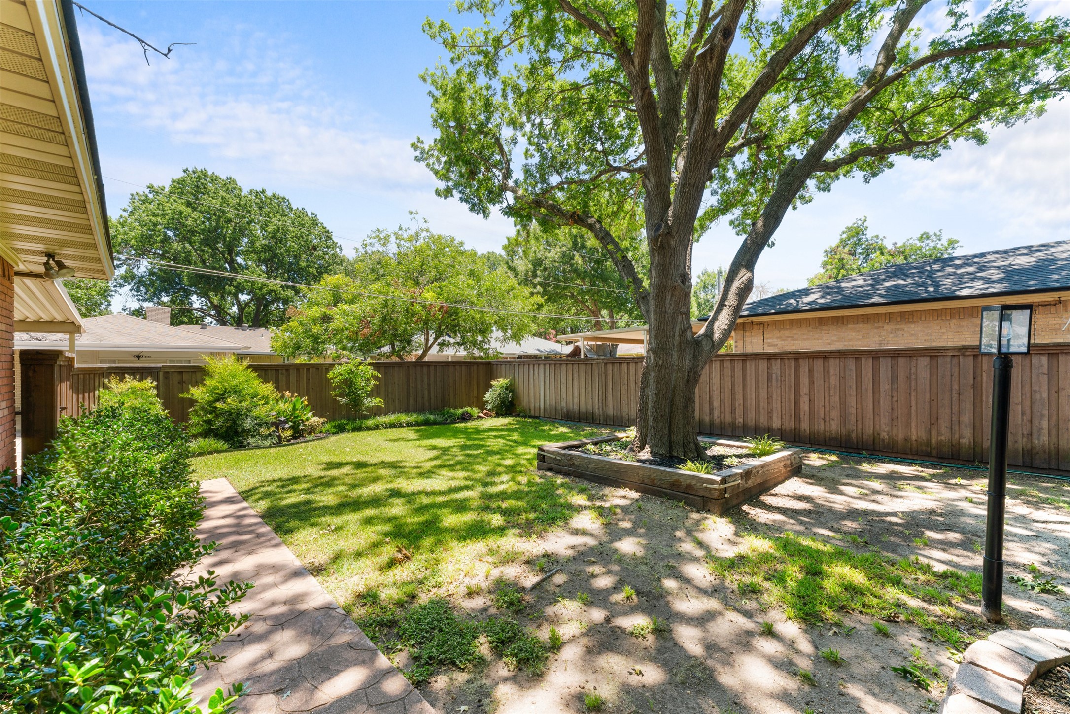 2118 Lansdowne Drive