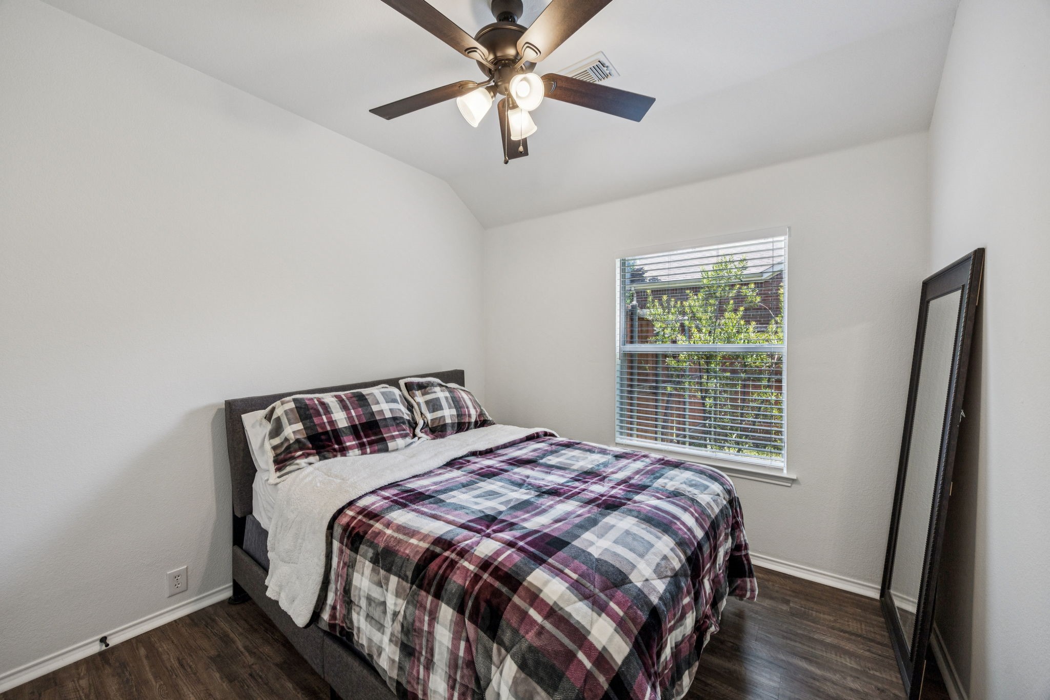 1419 Grass Valley
