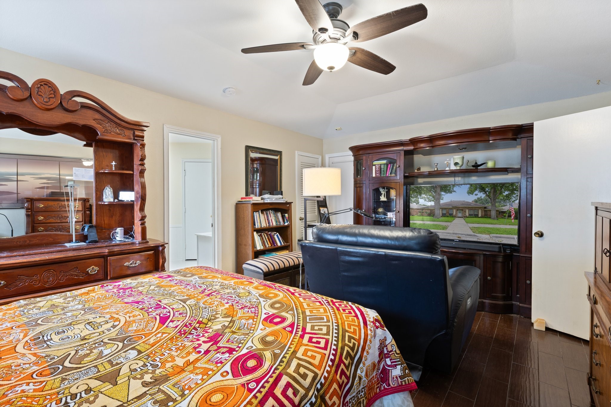 4525 Meadowview Drive