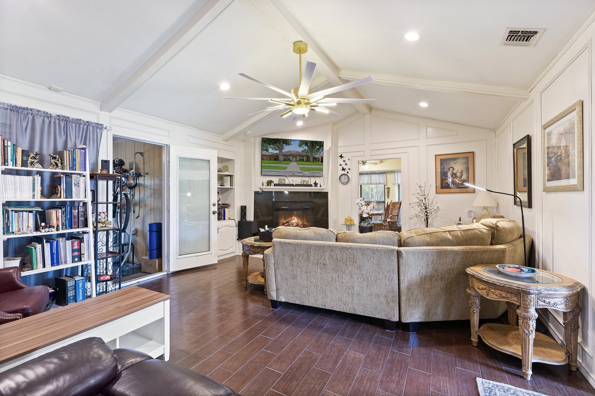 4525 Meadowview Drive