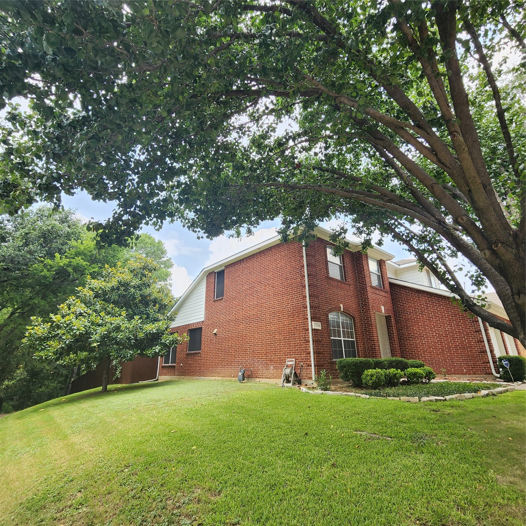 1104 Summerbrook Drive