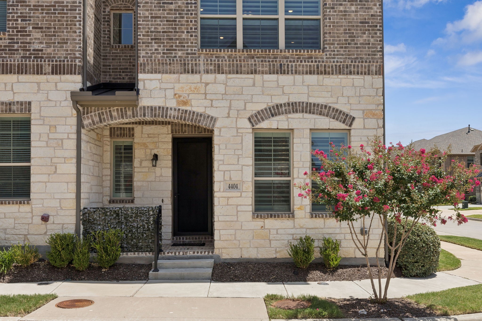4404 Grady Lane