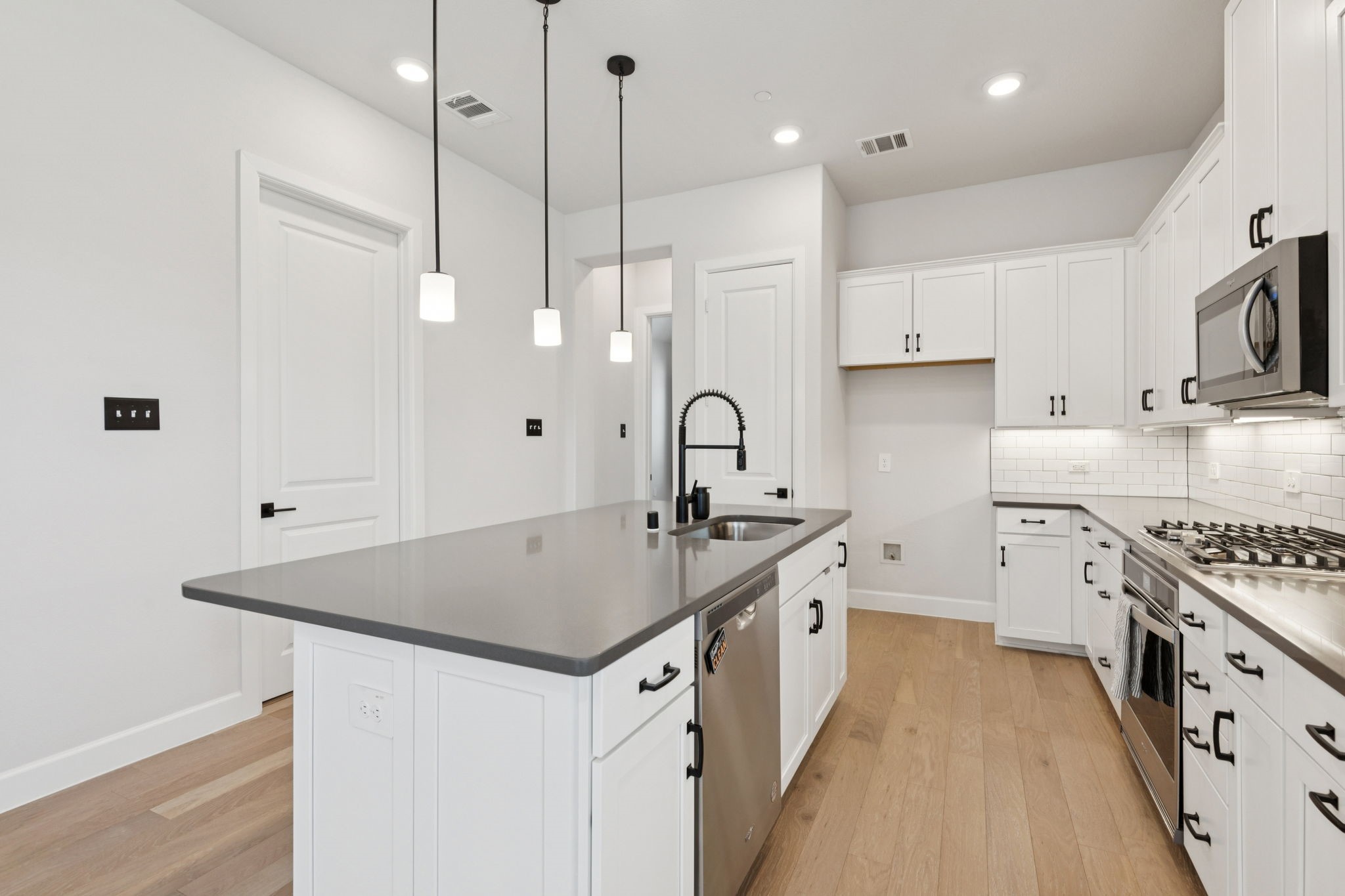 4404 Grady Lane