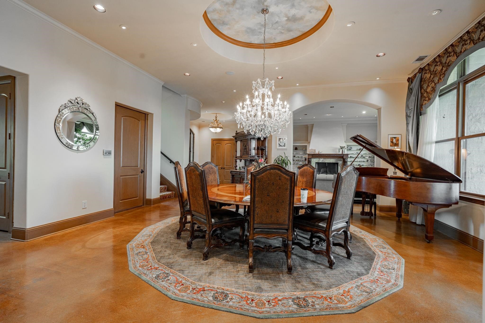 323 Kings CT Court