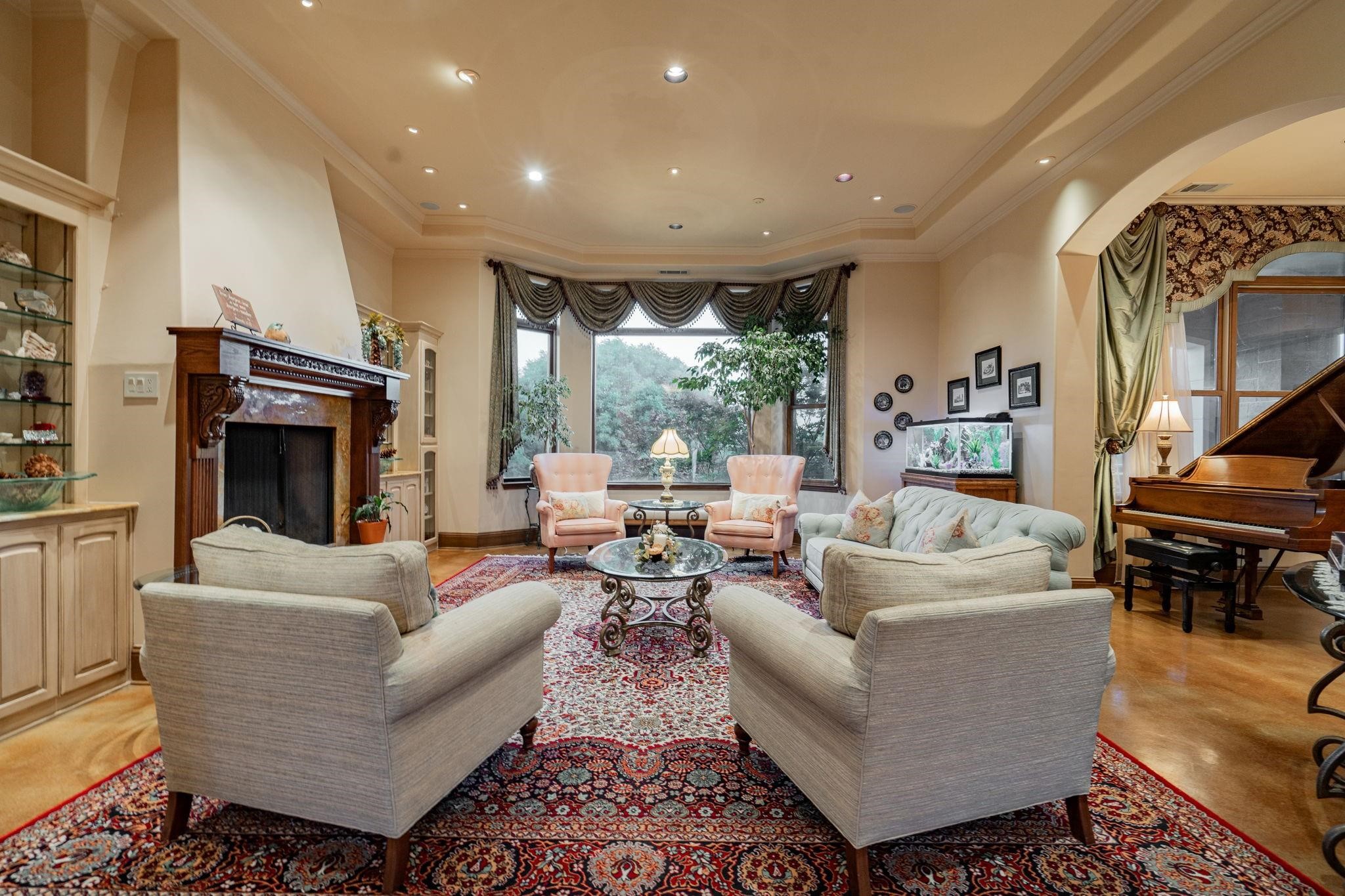 323 Kings CT Court