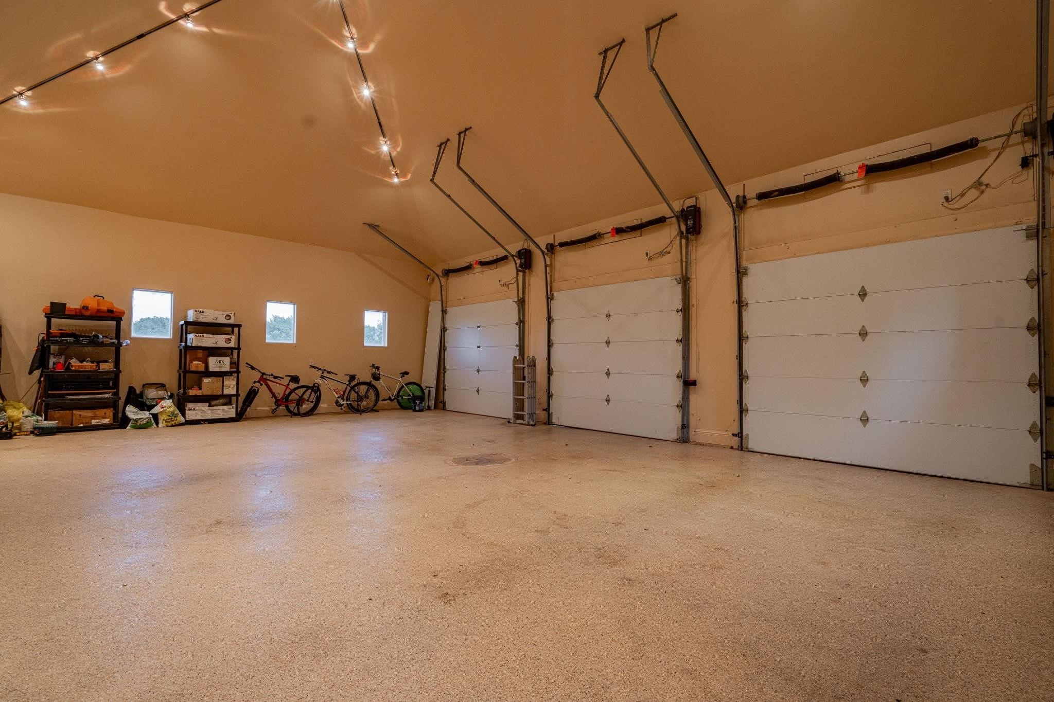 323 Kings CT Court