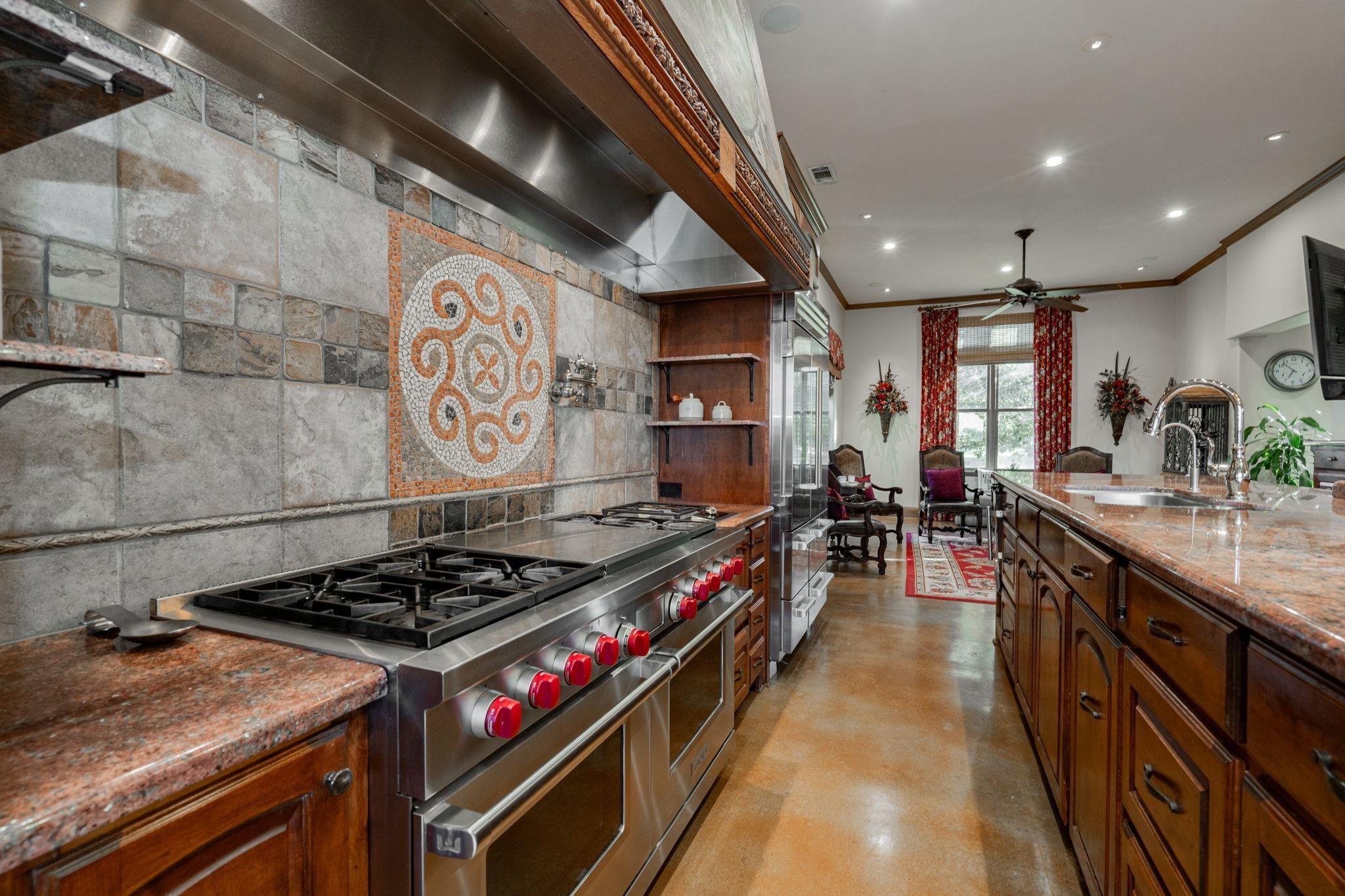 323 Kings CT Court