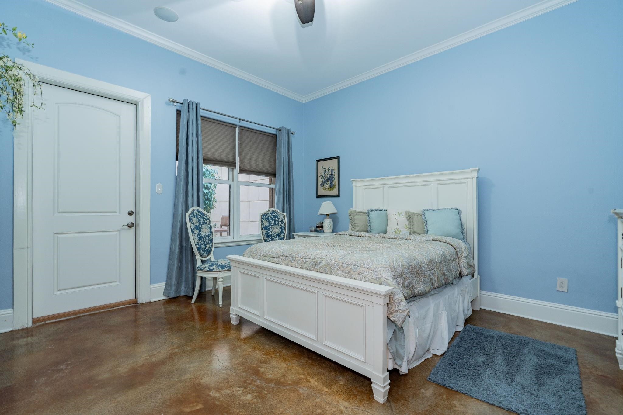 323 Kings CT Court