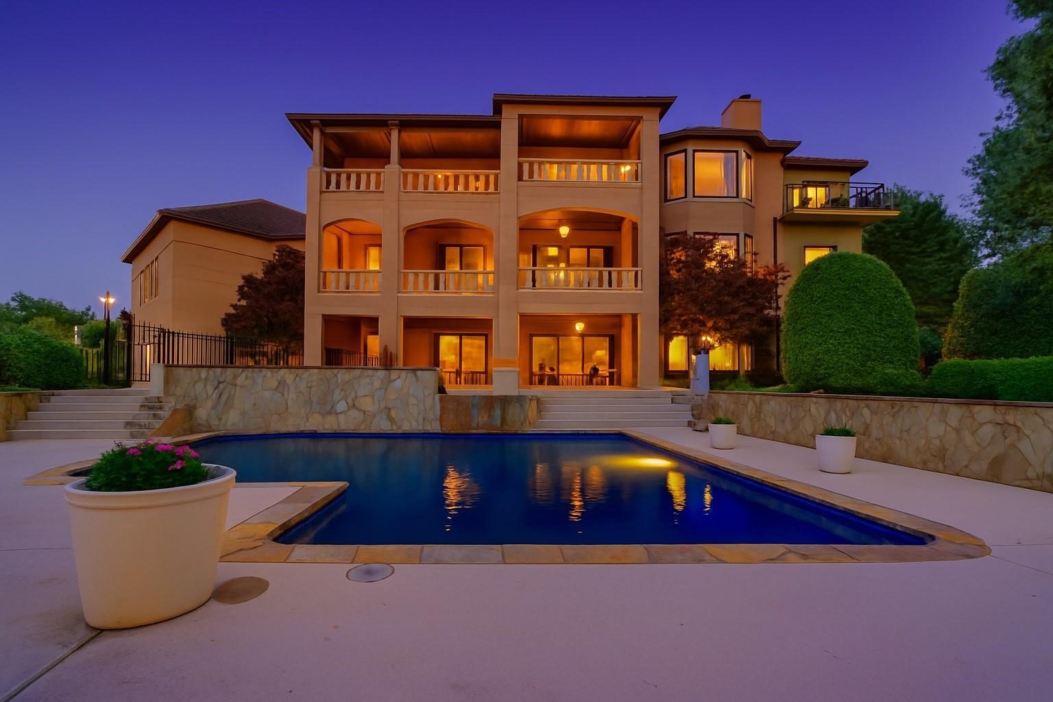 323 Kings CT Court