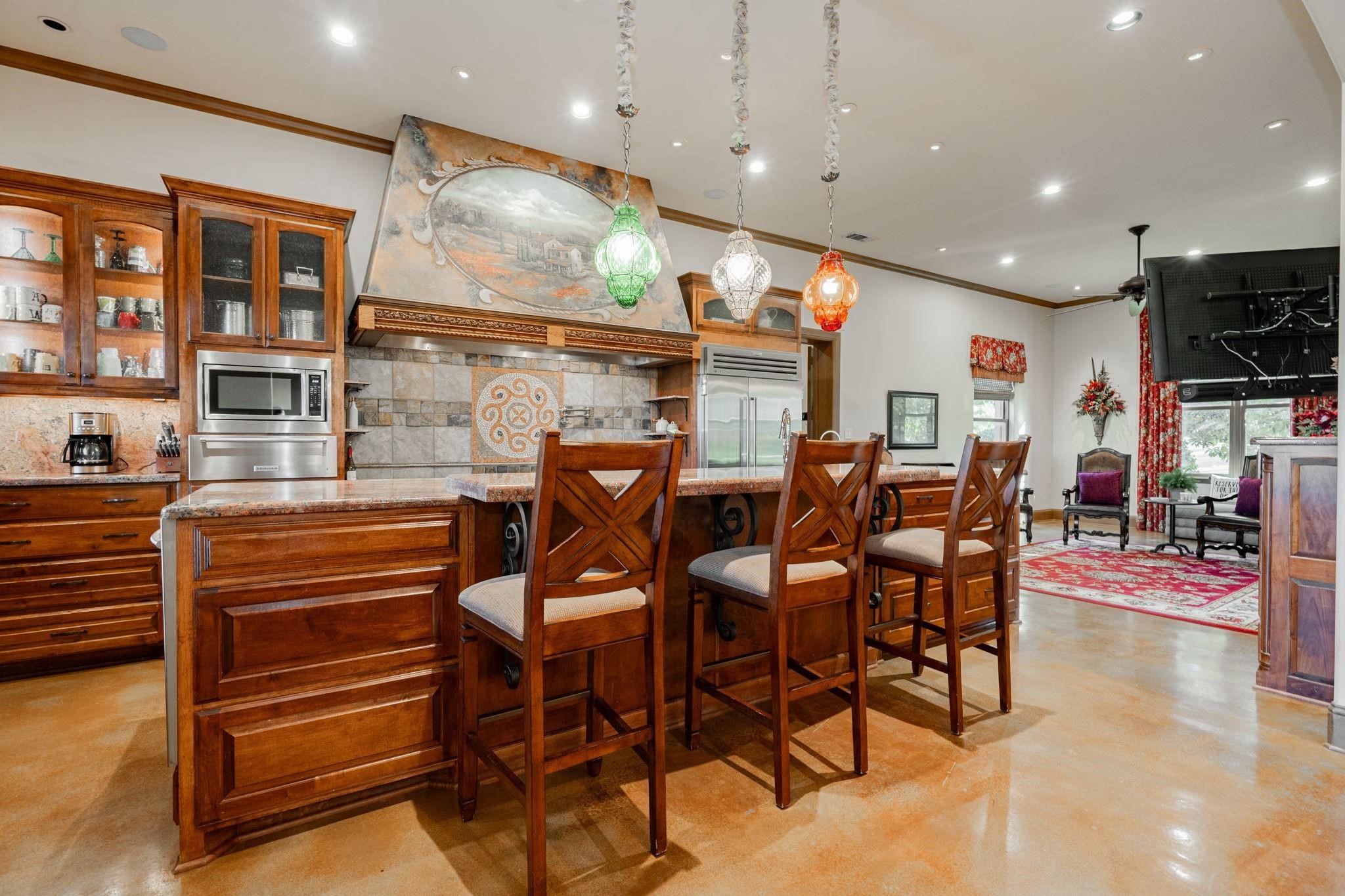323 Kings CT Court