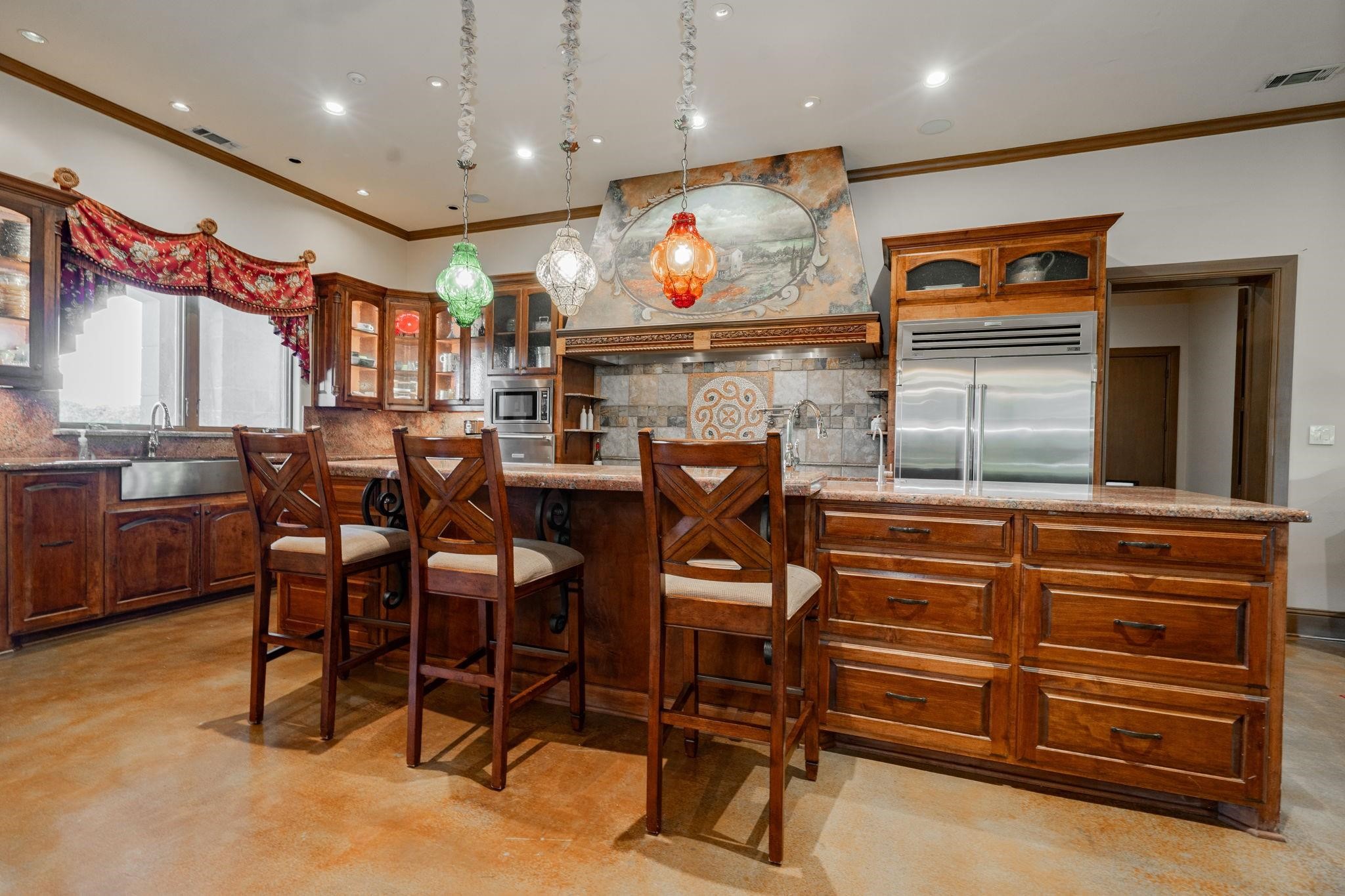 323 Kings CT Court