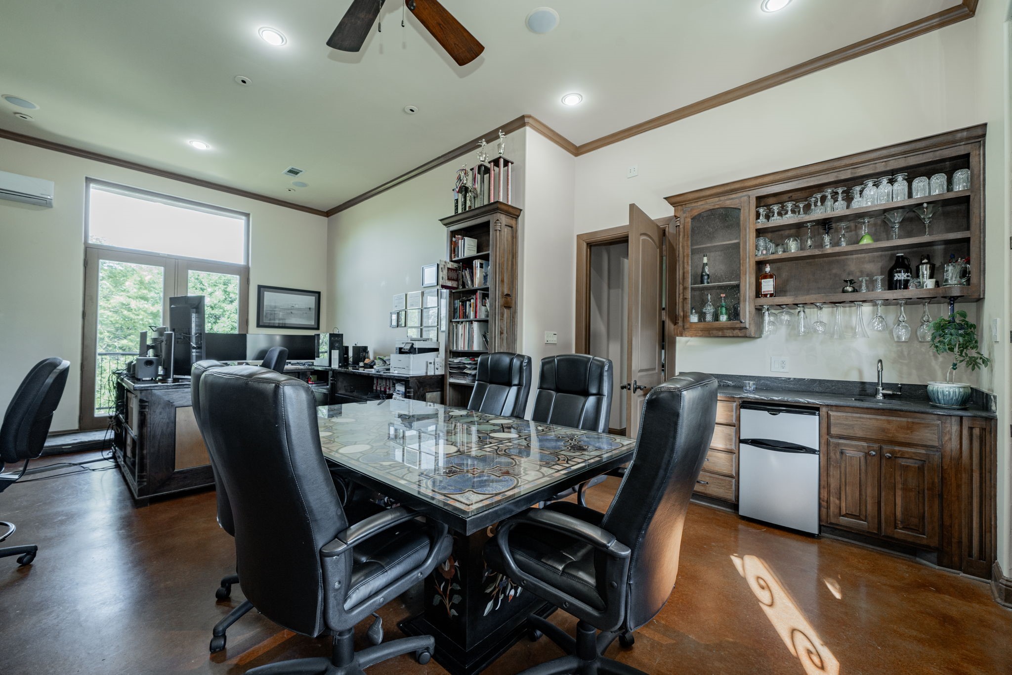 323 Kings CT Court