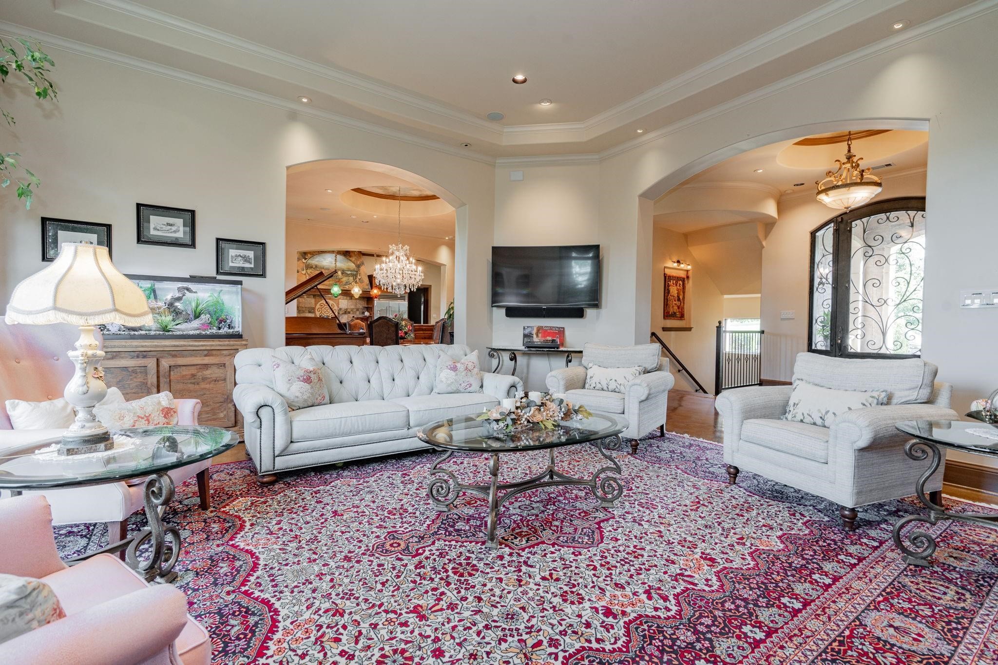323 Kings CT Court