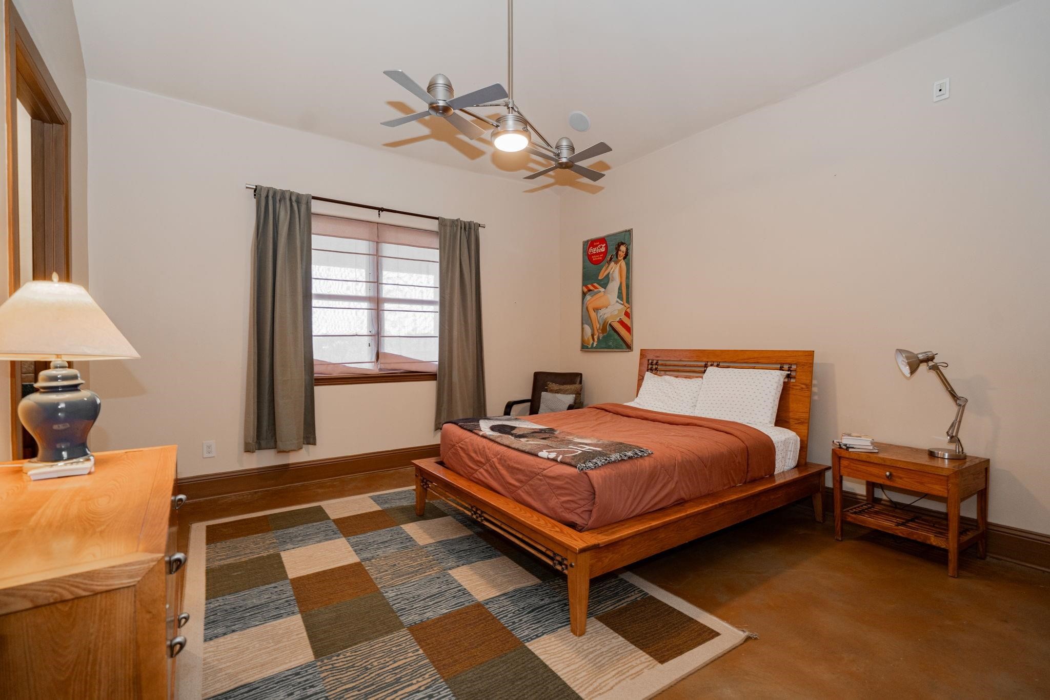 323 Kings CT Court