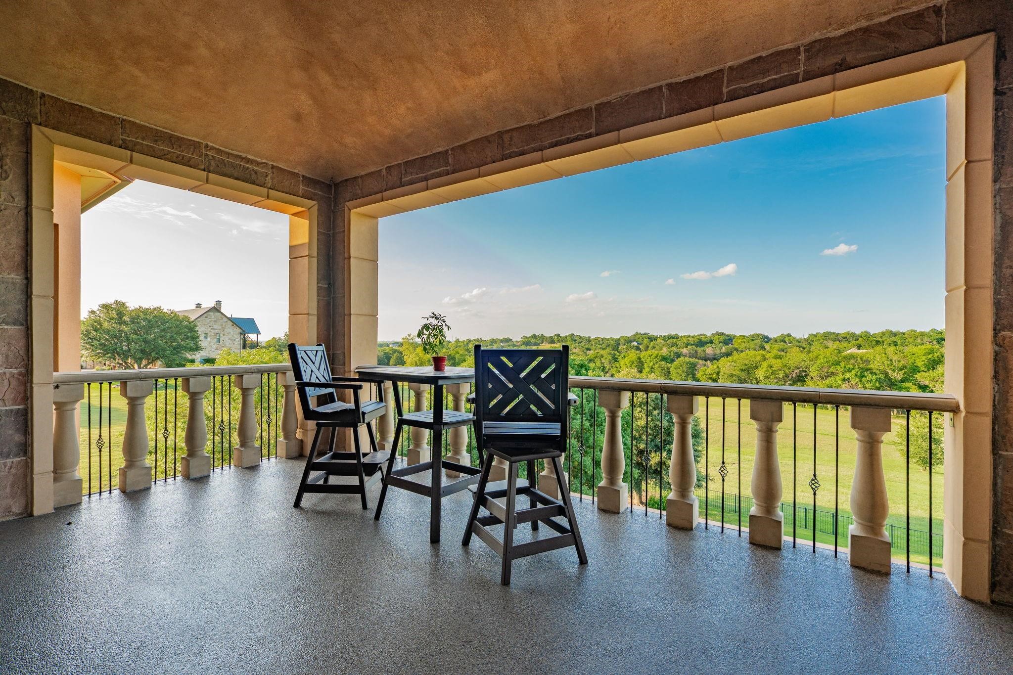 323 Kings CT Court