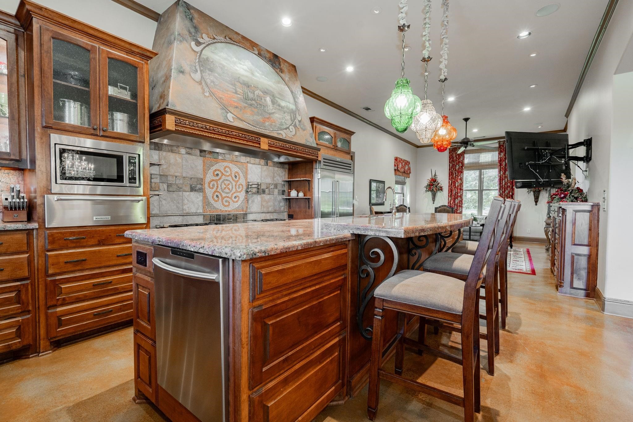 323 Kings CT Court
