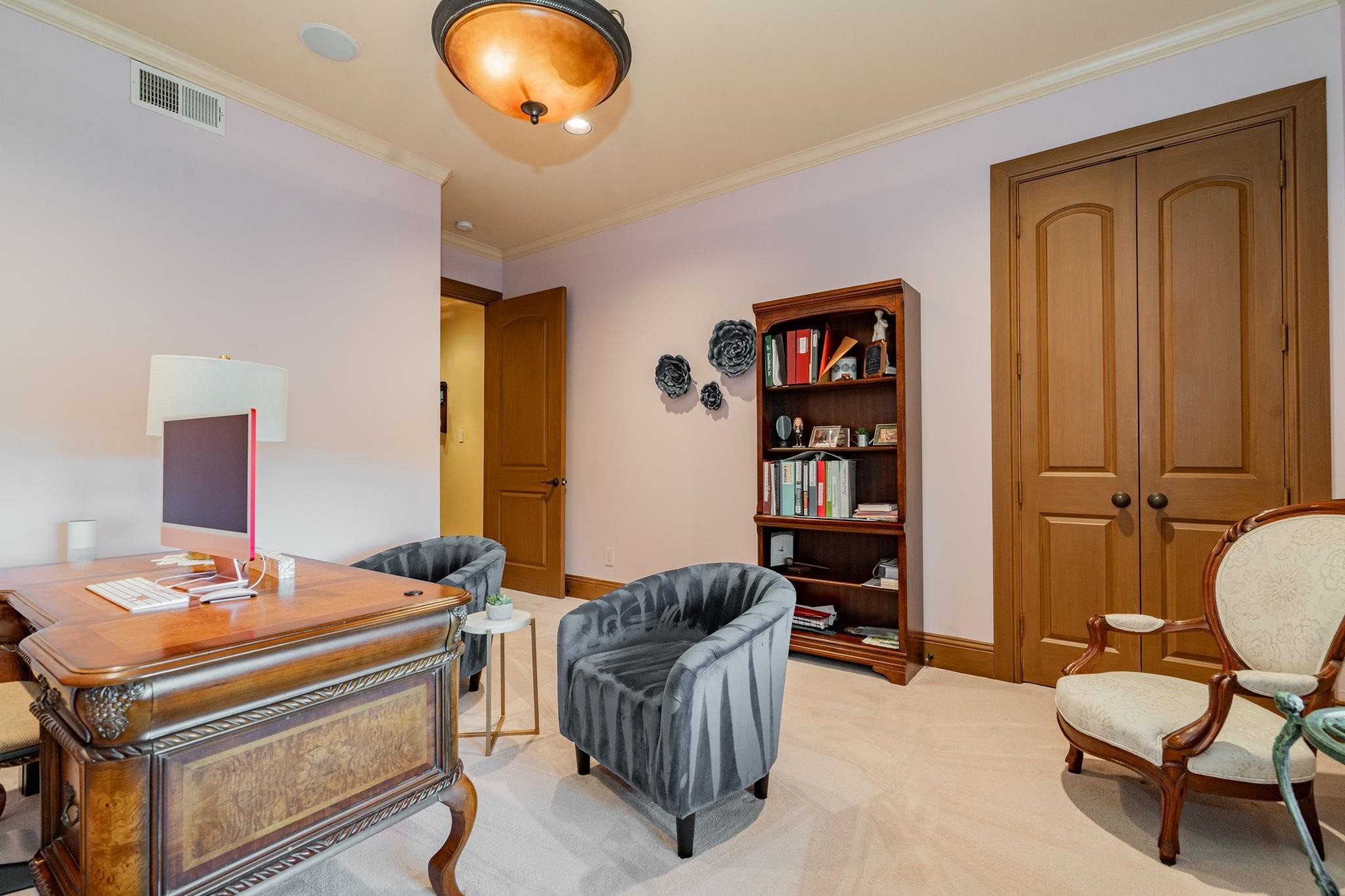 323 Kings CT Court
