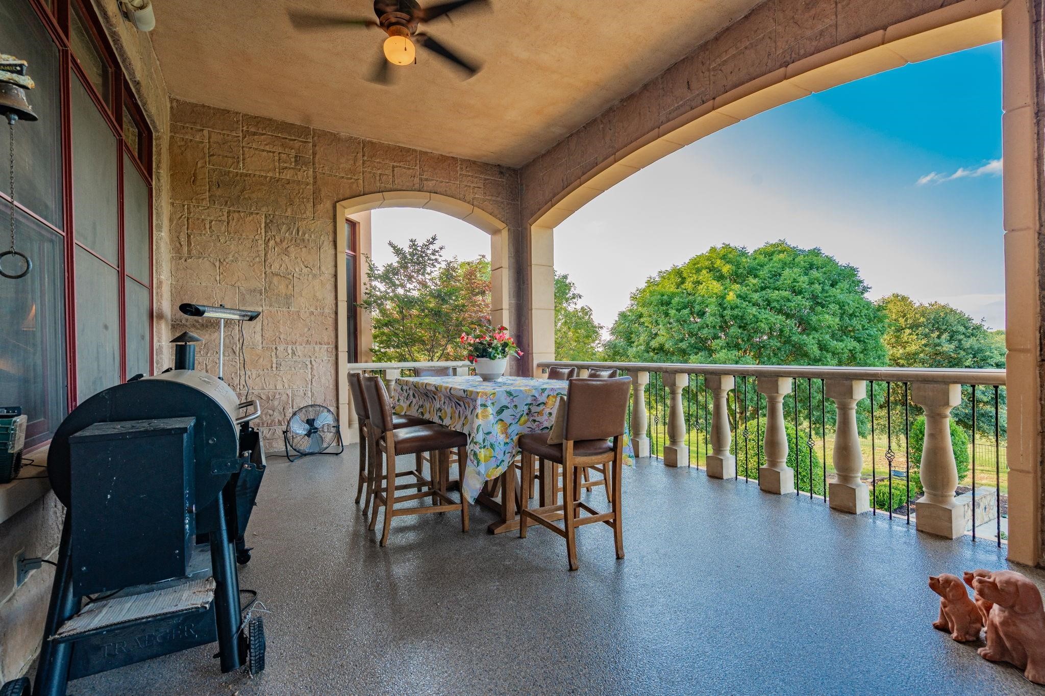 323 Kings CT Court