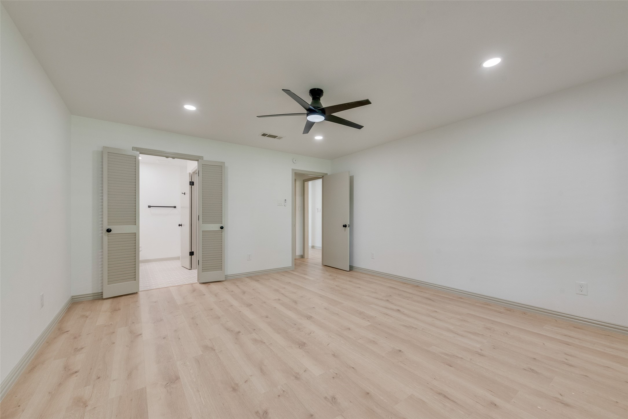 922 Lakeshore Drive