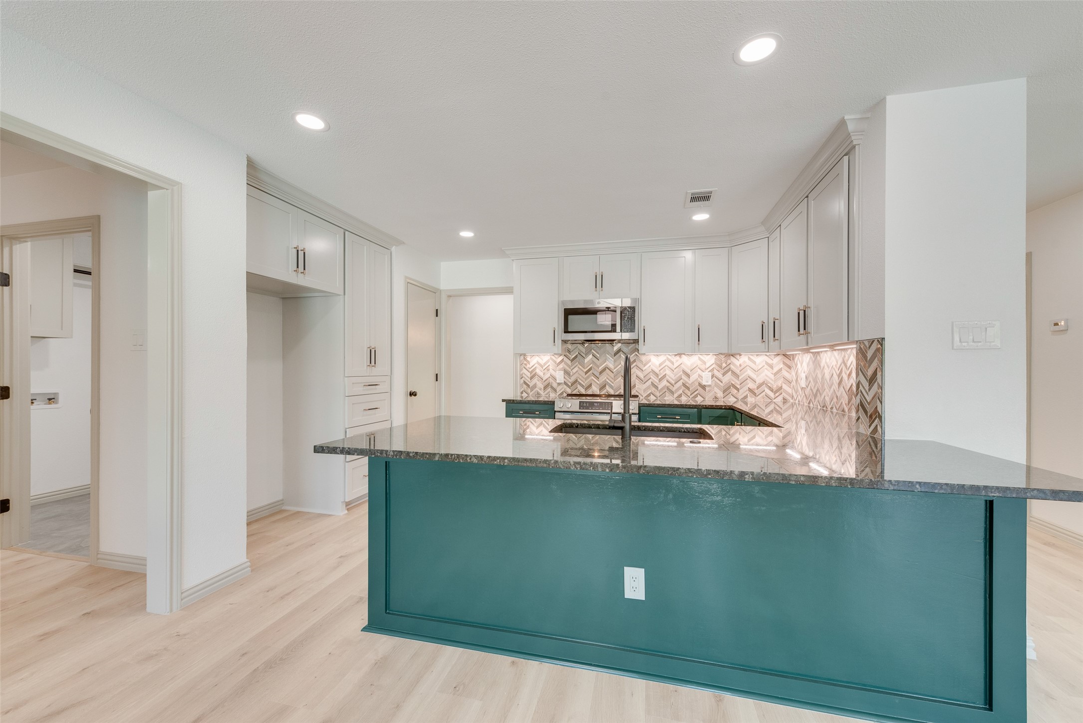 922 Lakeshore Drive
