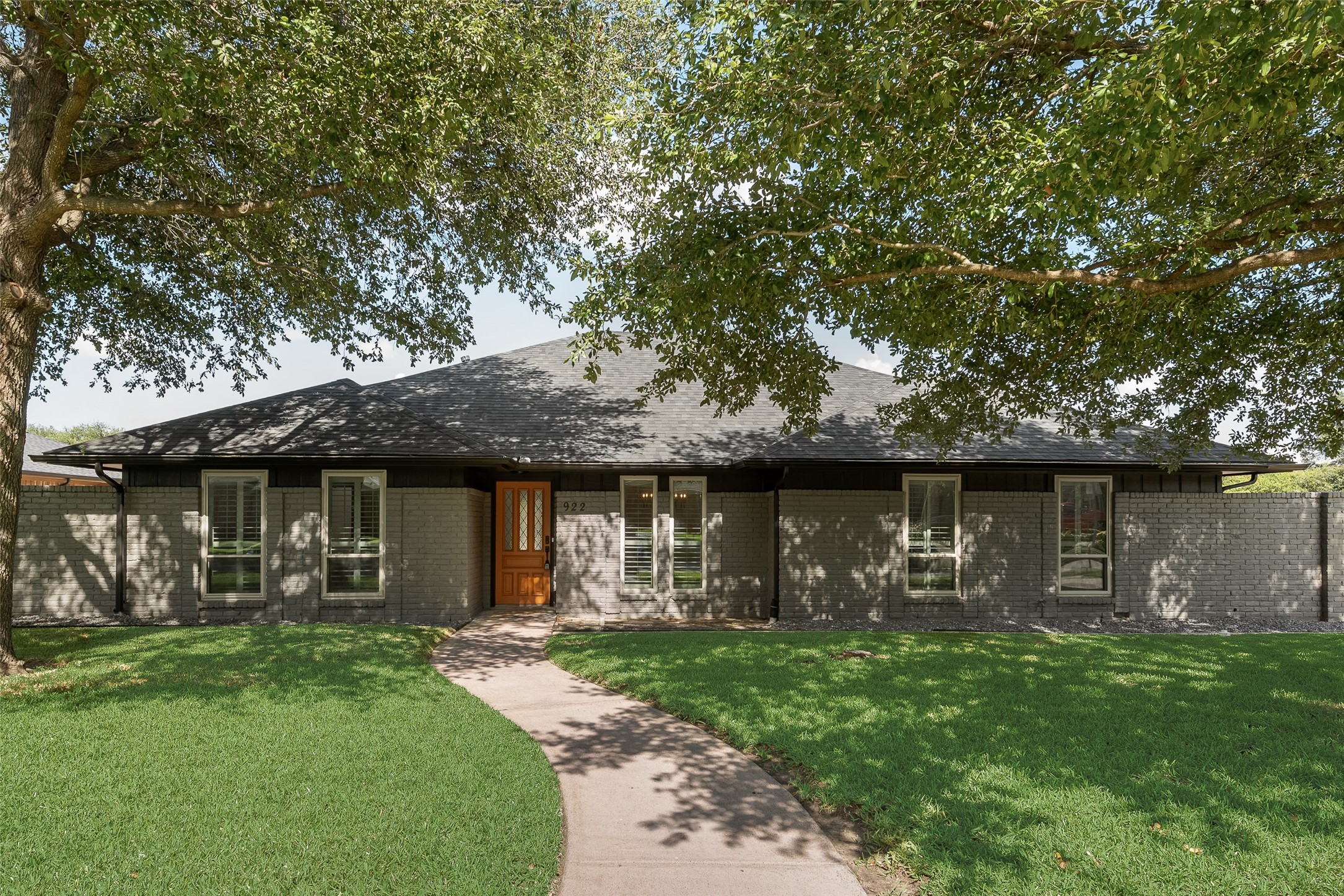 922 Lakeshore Drive