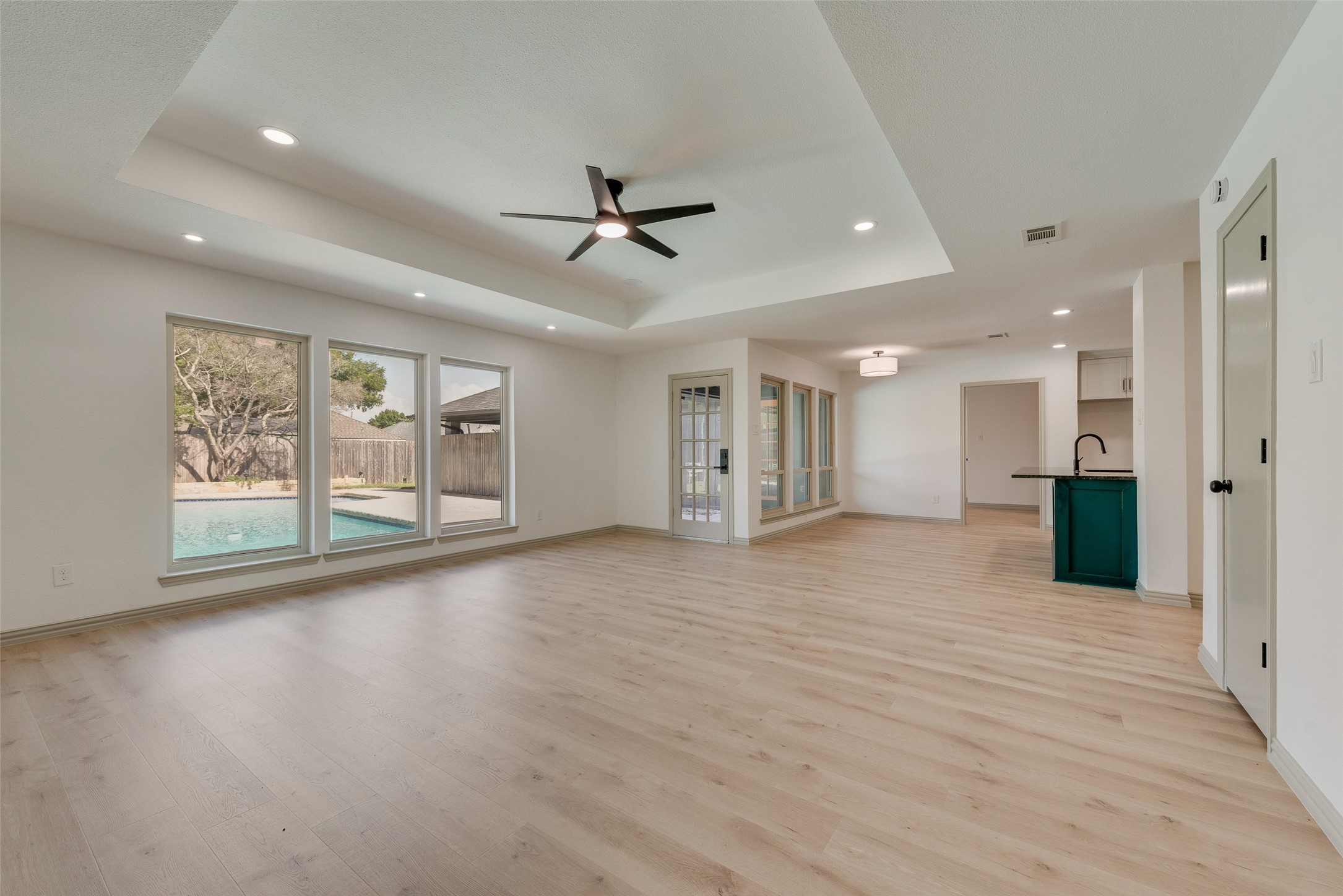 922 Lakeshore Drive
