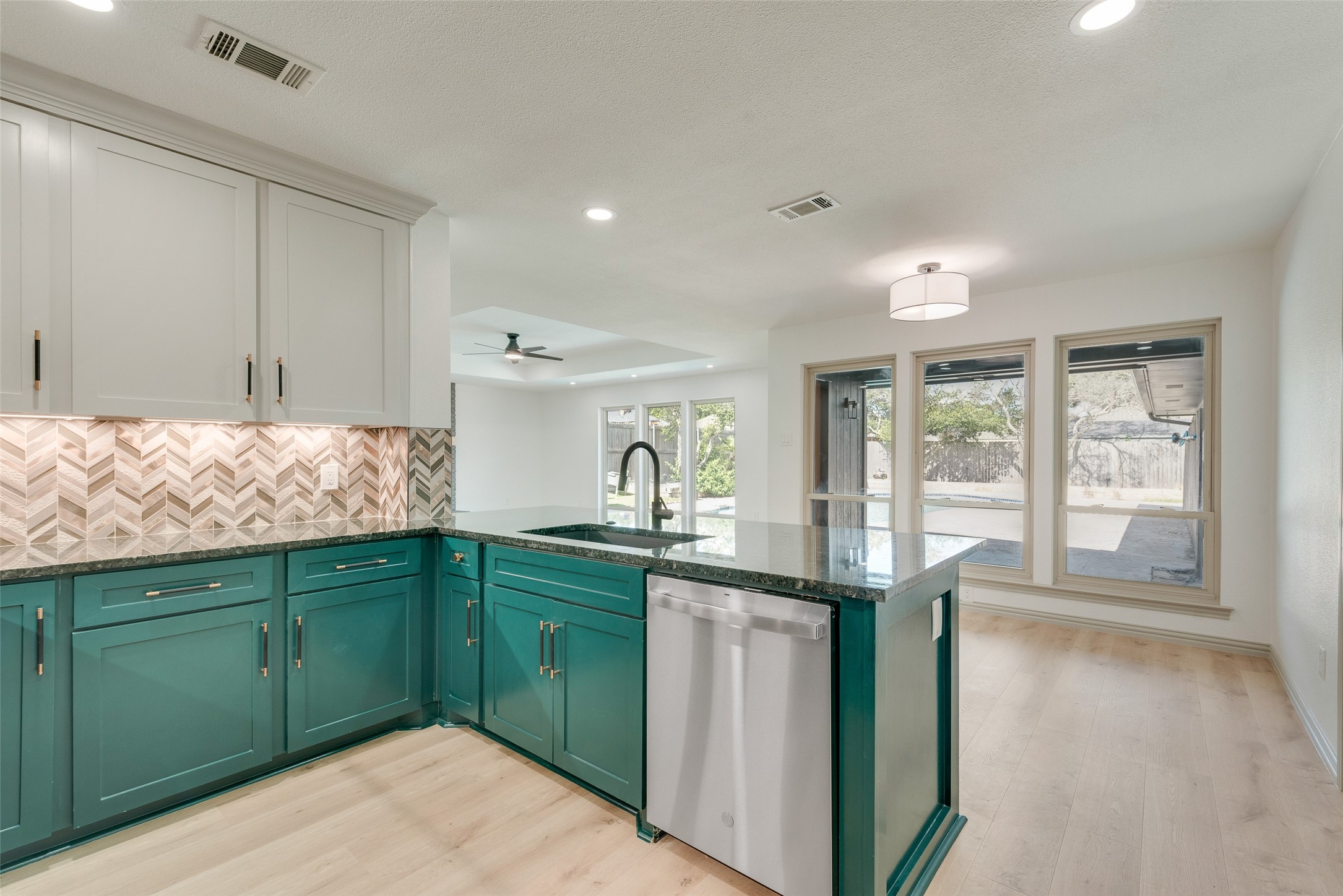 922 Lakeshore Drive
