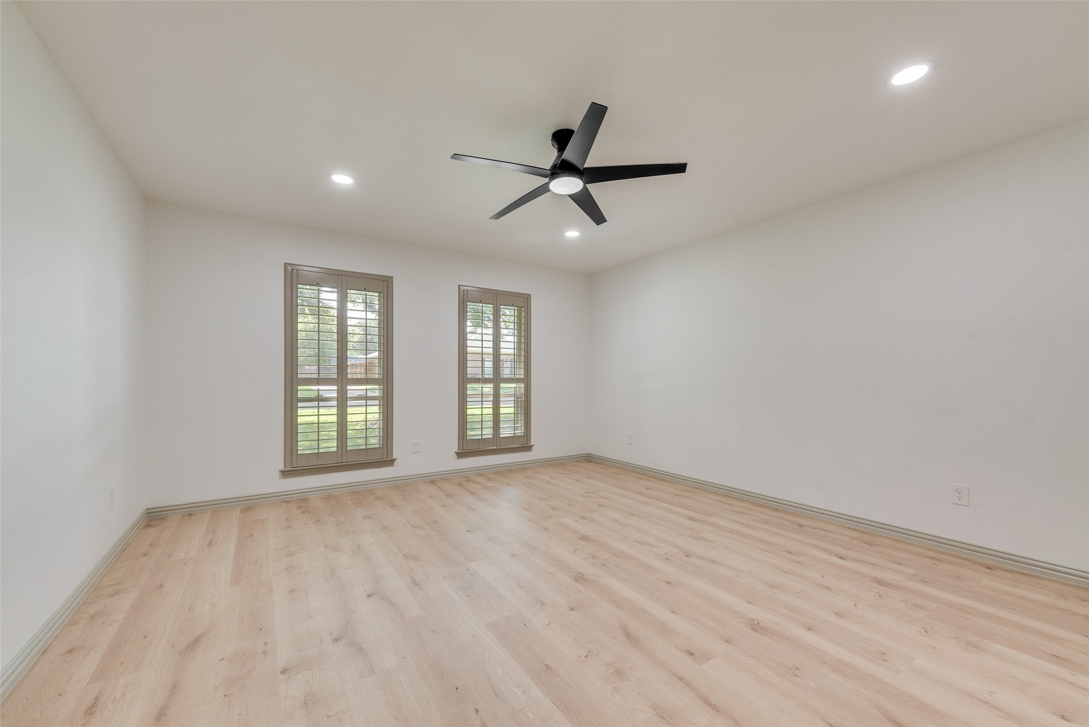 922 Lakeshore Drive