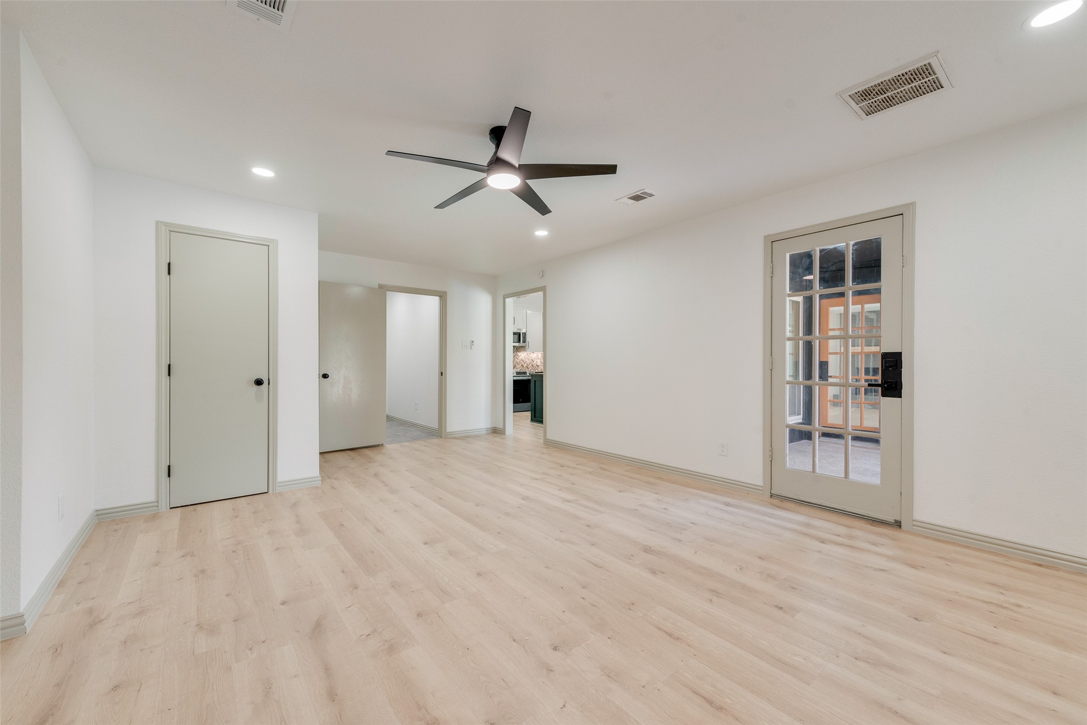 922 Lakeshore Drive