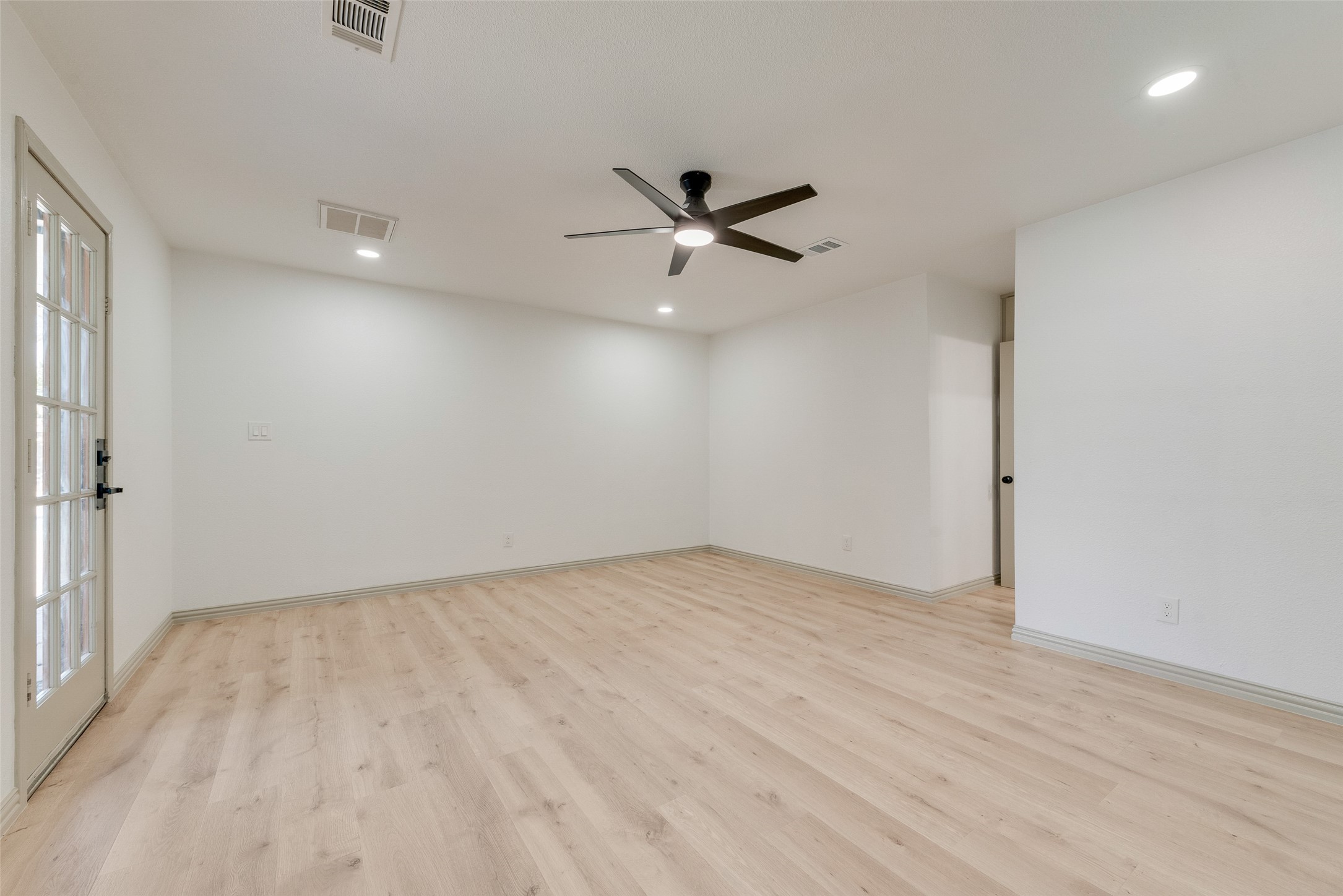 922 Lakeshore Drive