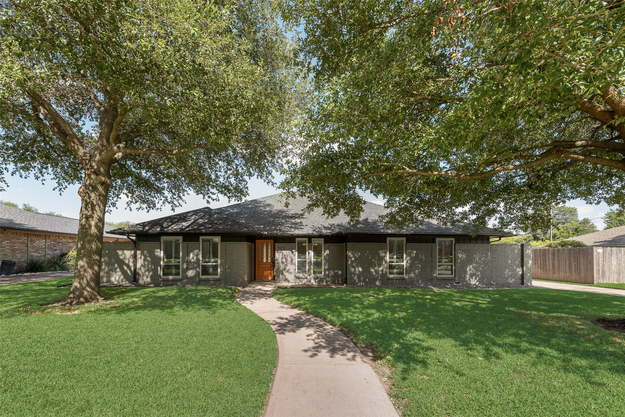 922 Lakeshore Drive