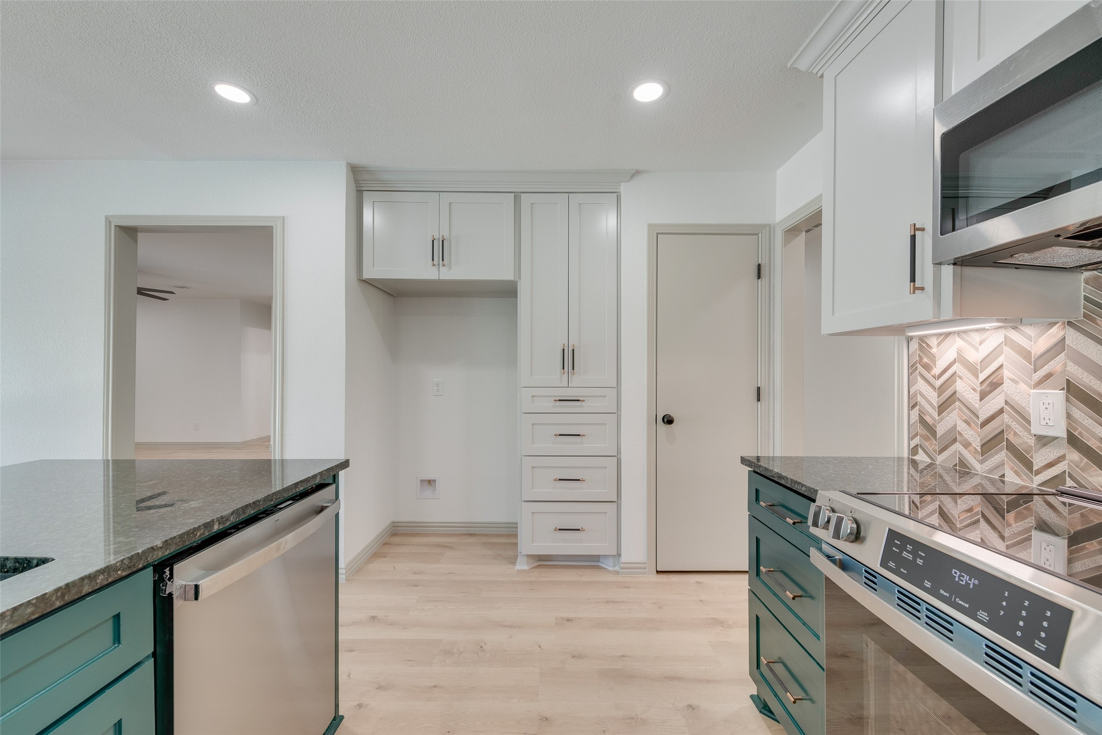 922 Lakeshore Drive
