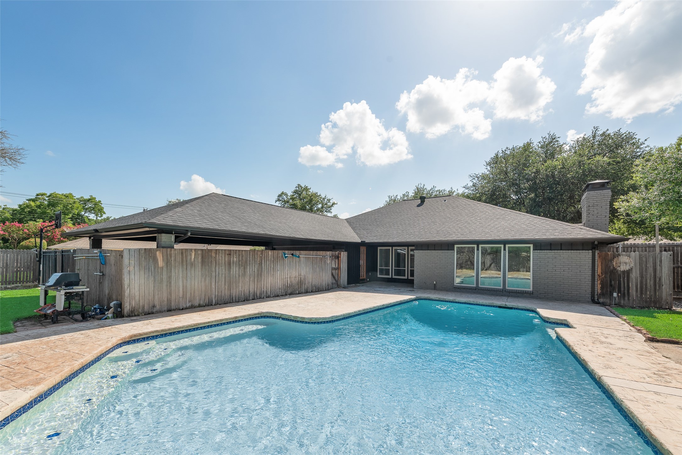 922 Lakeshore Drive