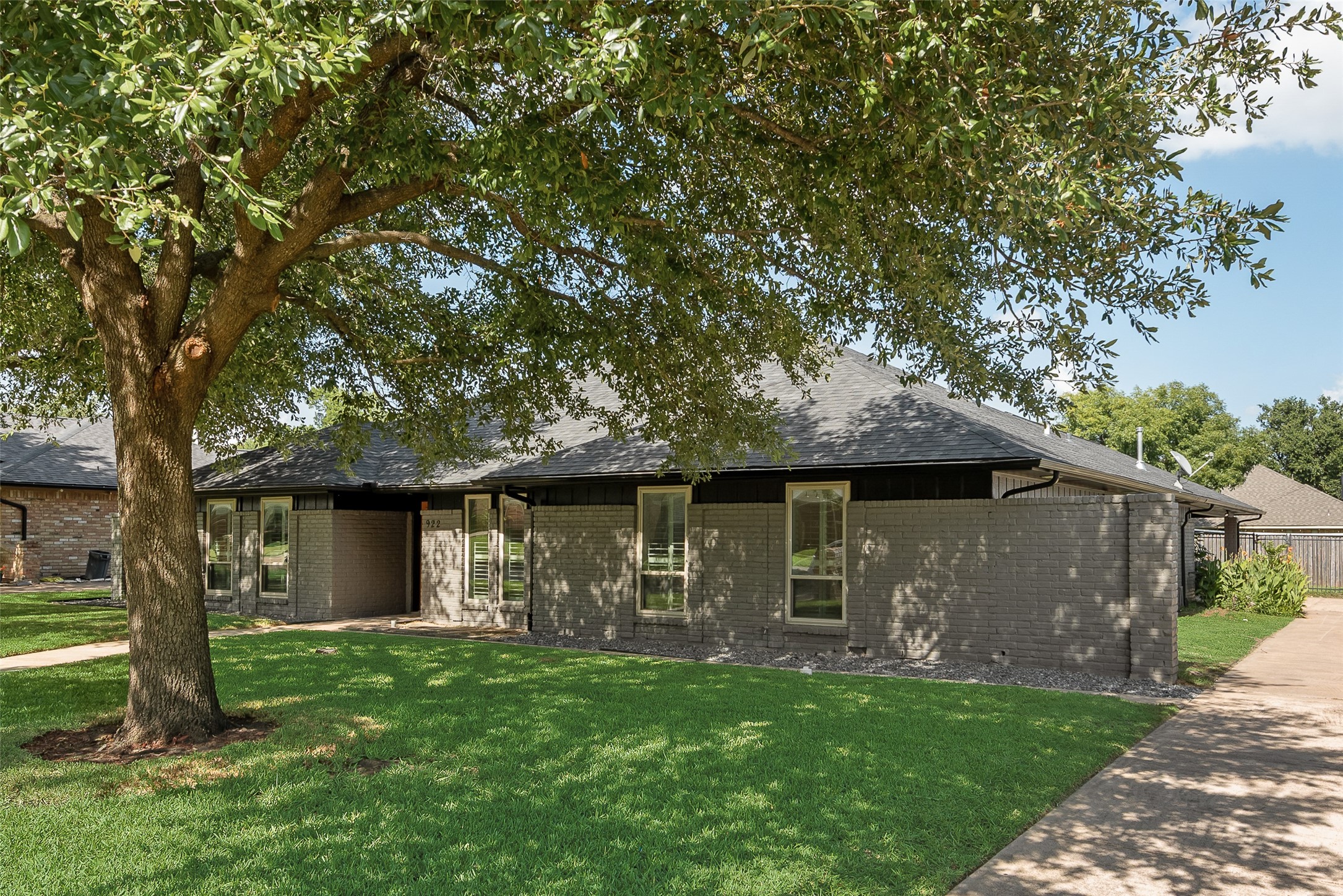 922 Lakeshore Drive