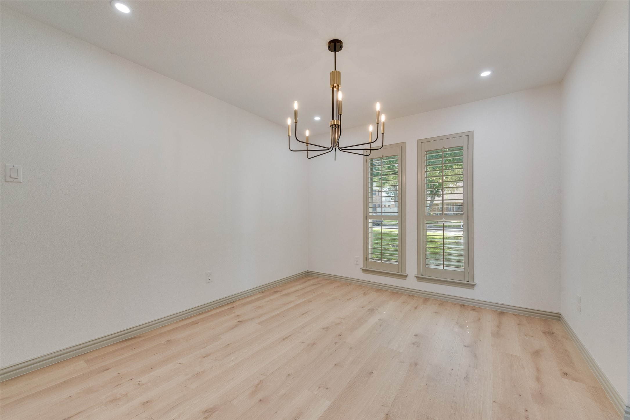 922 Lakeshore Drive