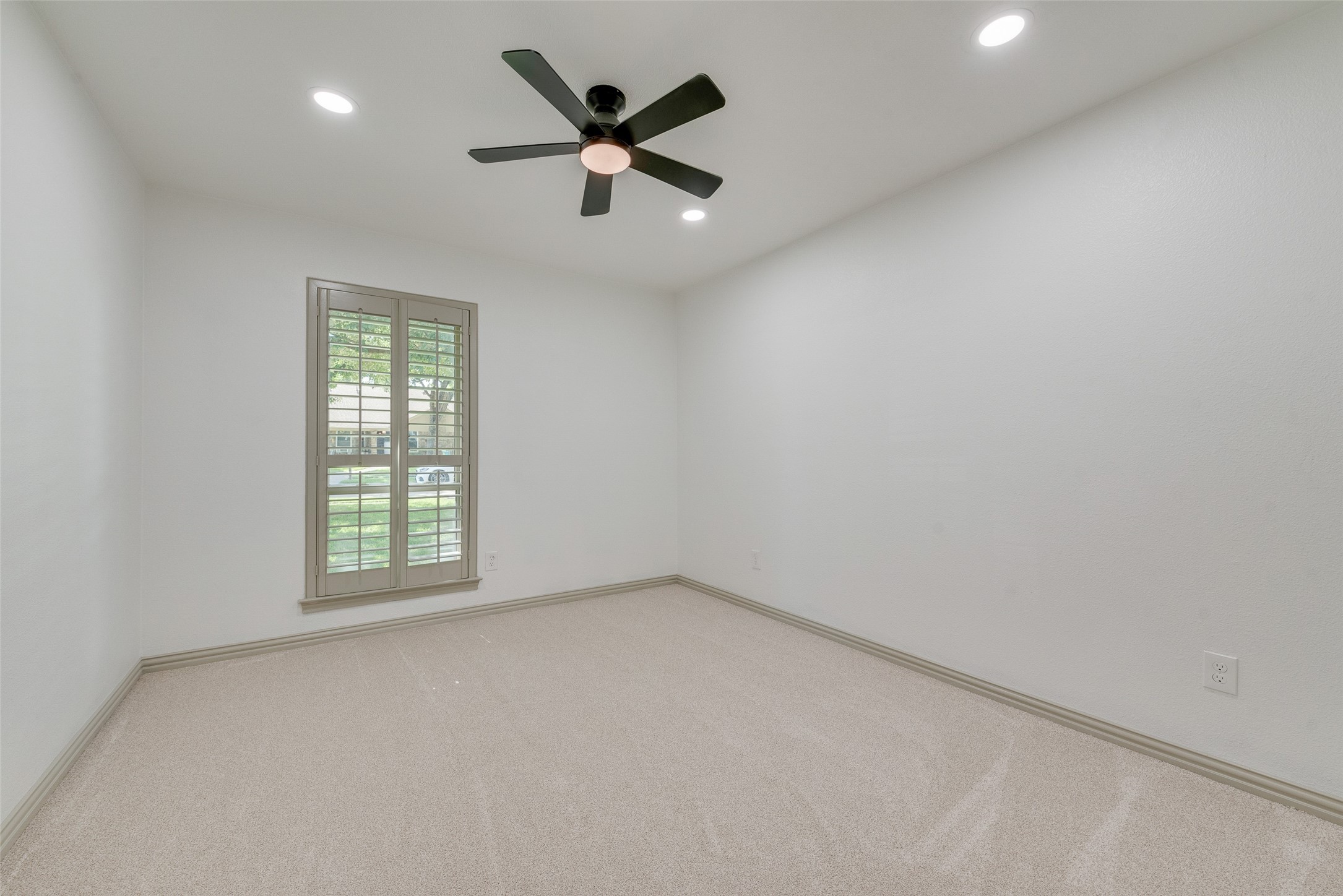 922 Lakeshore Drive