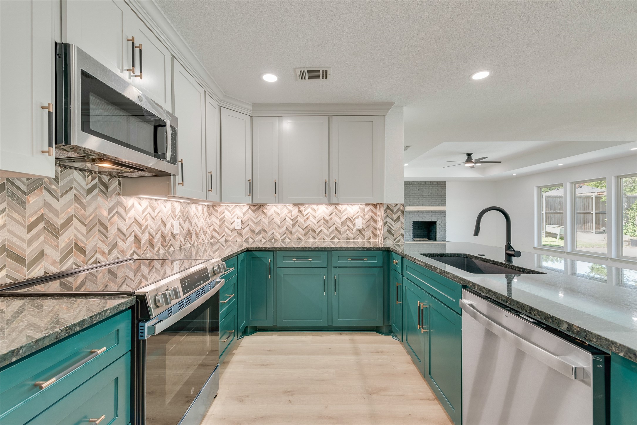 922 Lakeshore Drive