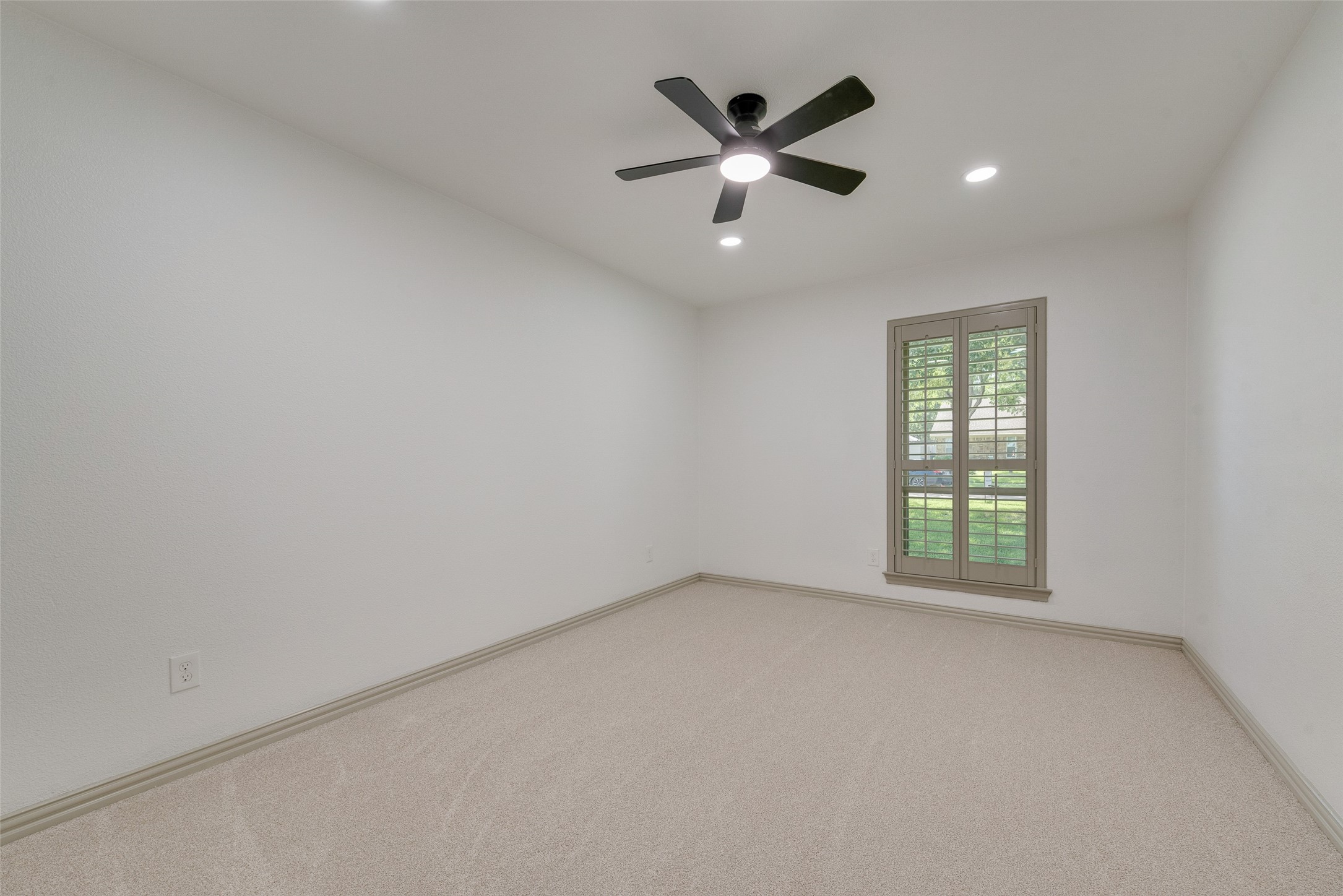 922 Lakeshore Drive