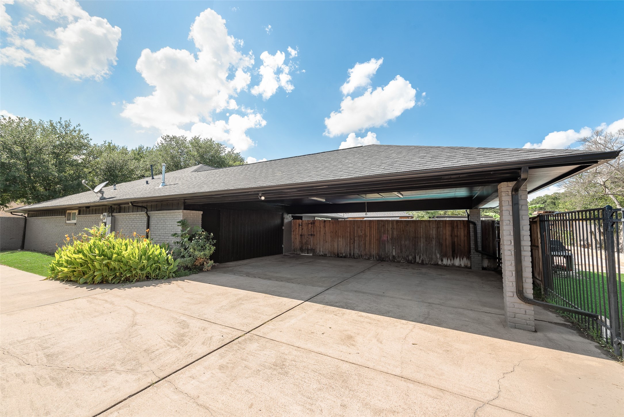 922 Lakeshore Drive