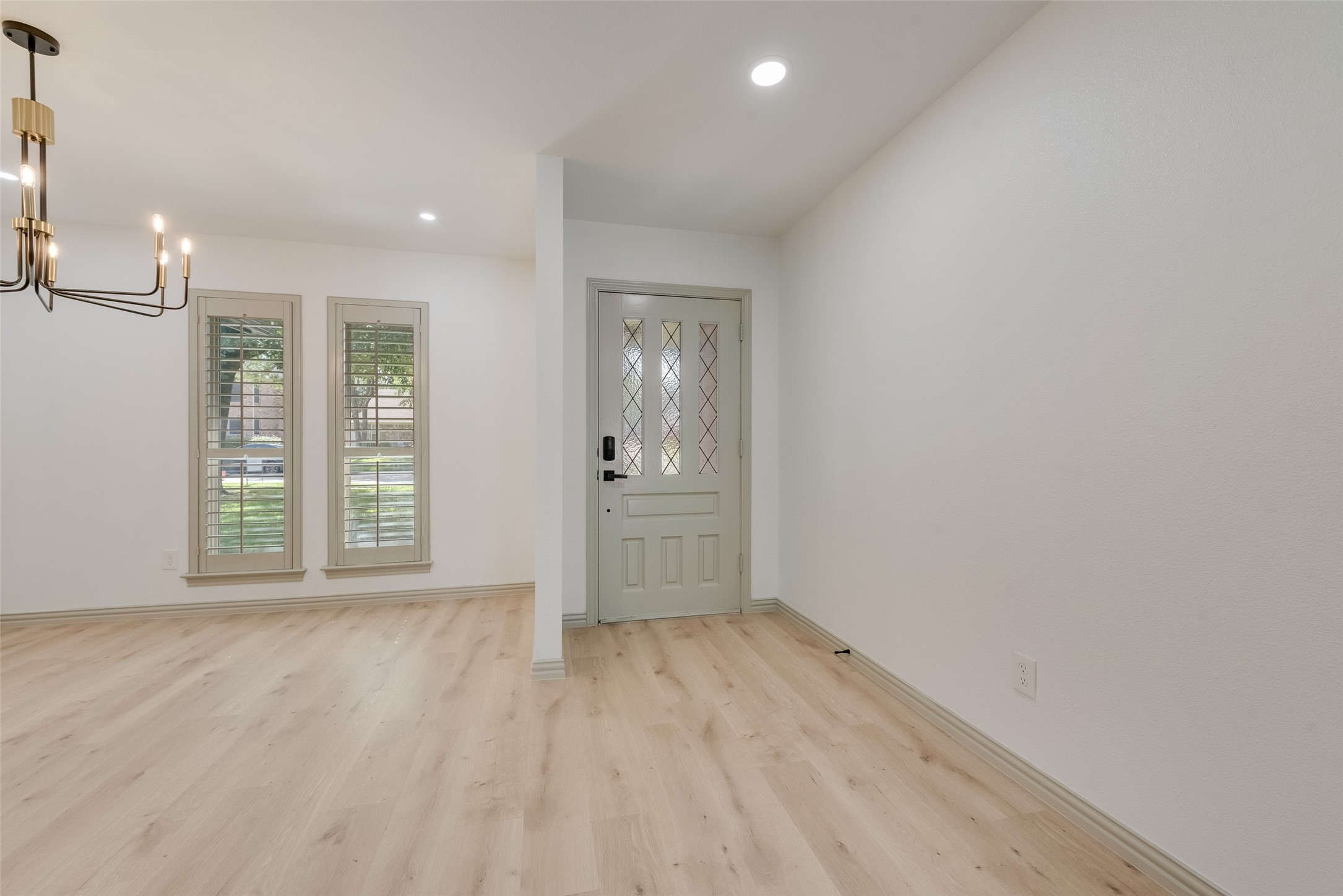 922 Lakeshore Drive