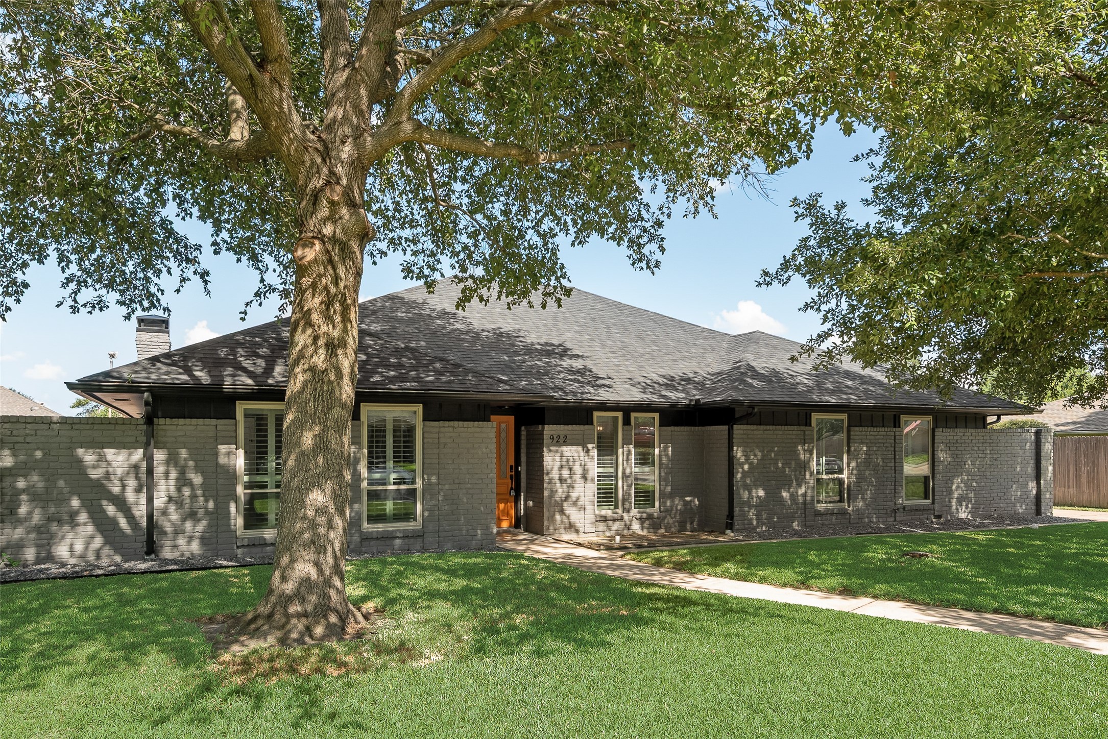 922 Lakeshore Drive
